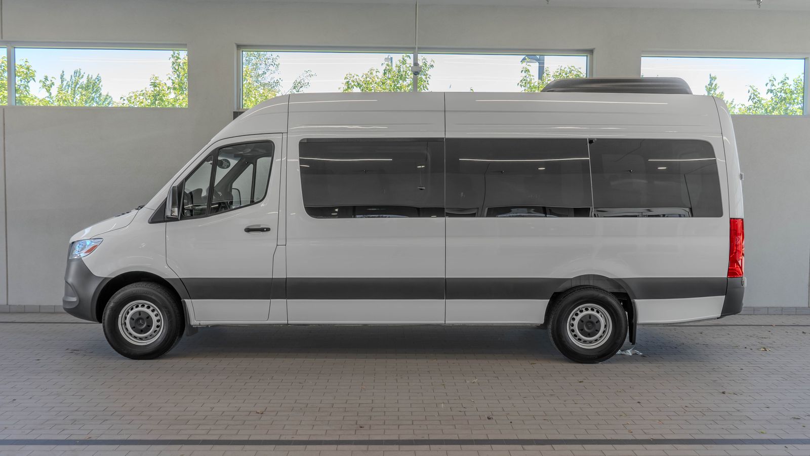 2025 Mercedes-Benz Sprinter 2500 Passenger 170 WB — foto completa 2 de 35