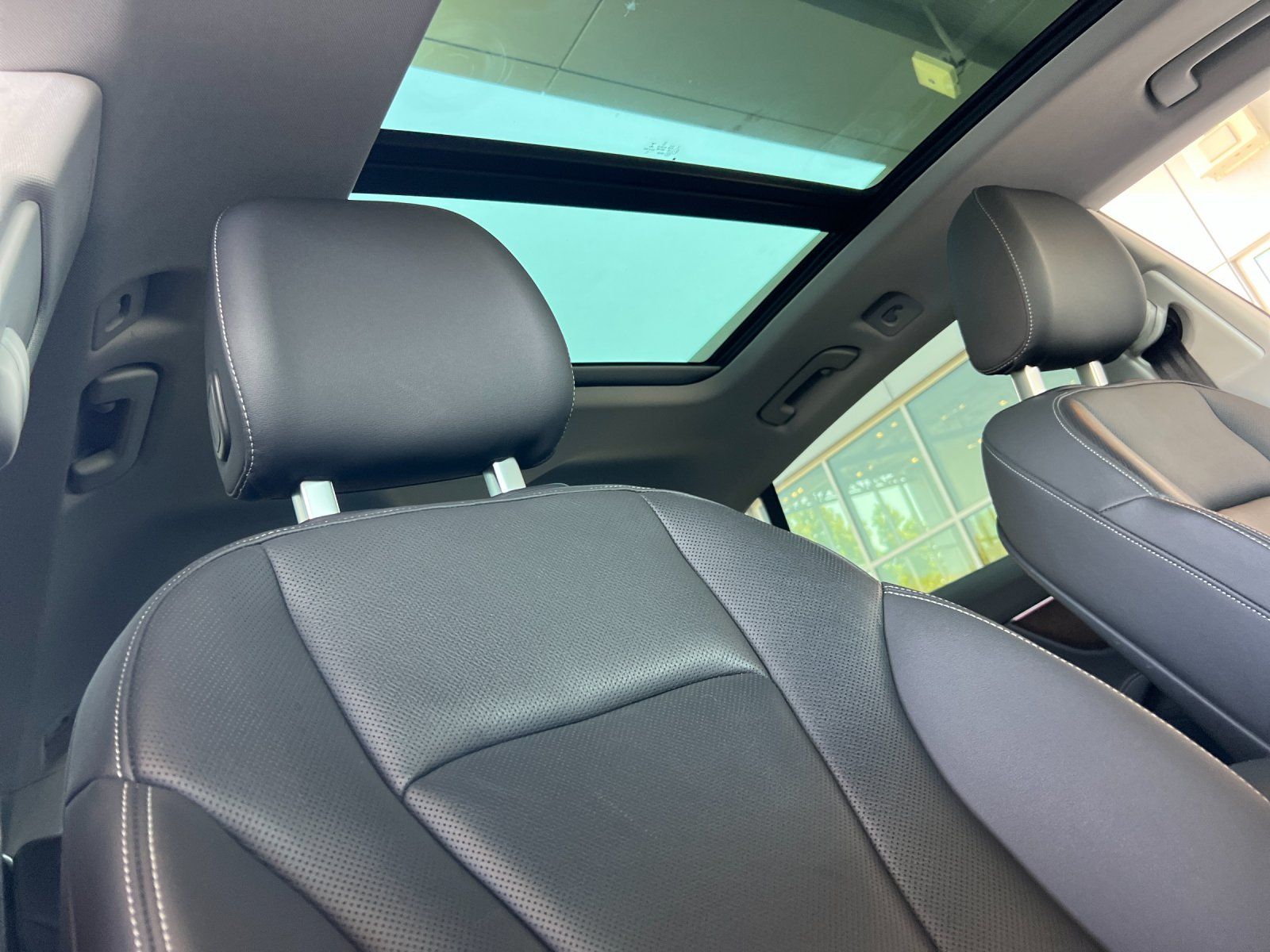 2023 Audi Q8 55 Premium Plus — full photo 17 of 29