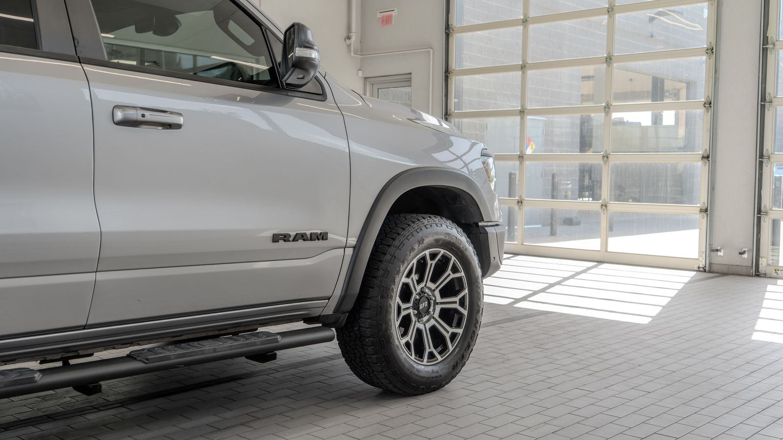 2020 Ram 1500 Rebel — foto completa 30 de 34