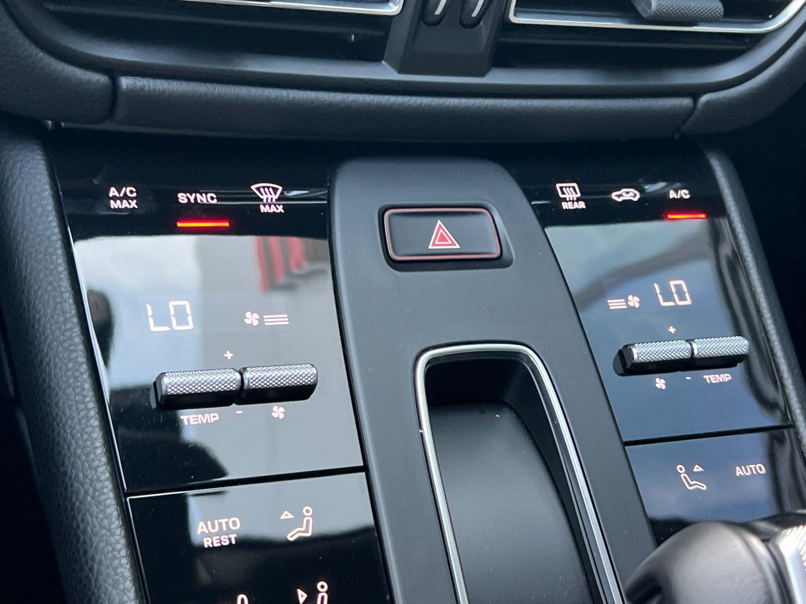 2025 Porsche Macan Base — full photo 21 of 28