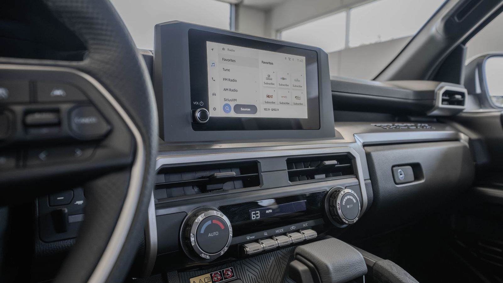 2025 Toyota Tacoma PreRunner — foto completa 28 de 29