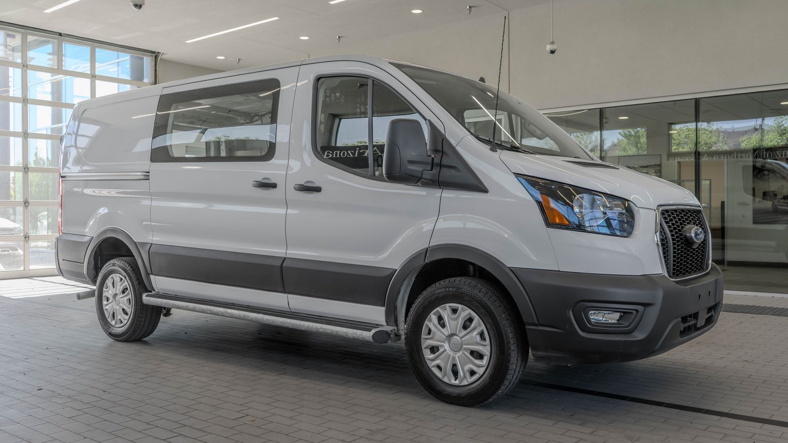 2025 Ford Transit-250 Base — foto completa 11 de 31