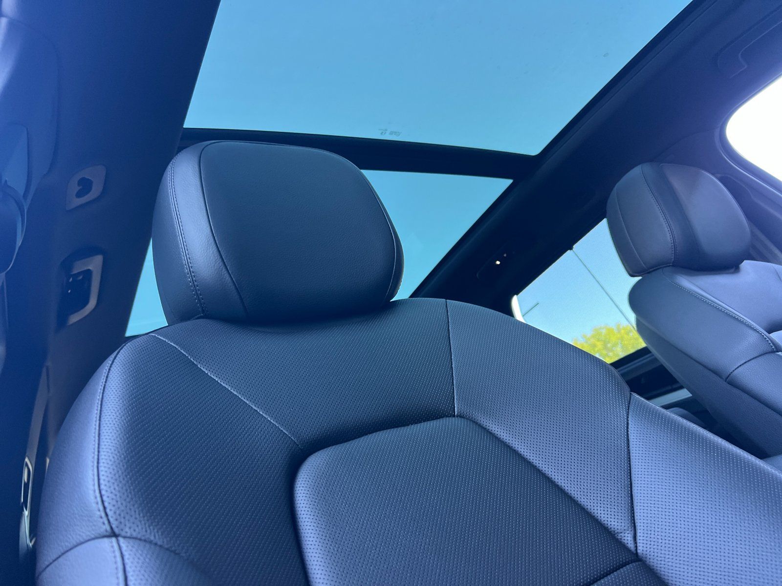 2026 Porsche Cayenne S — full photo 17 of 29