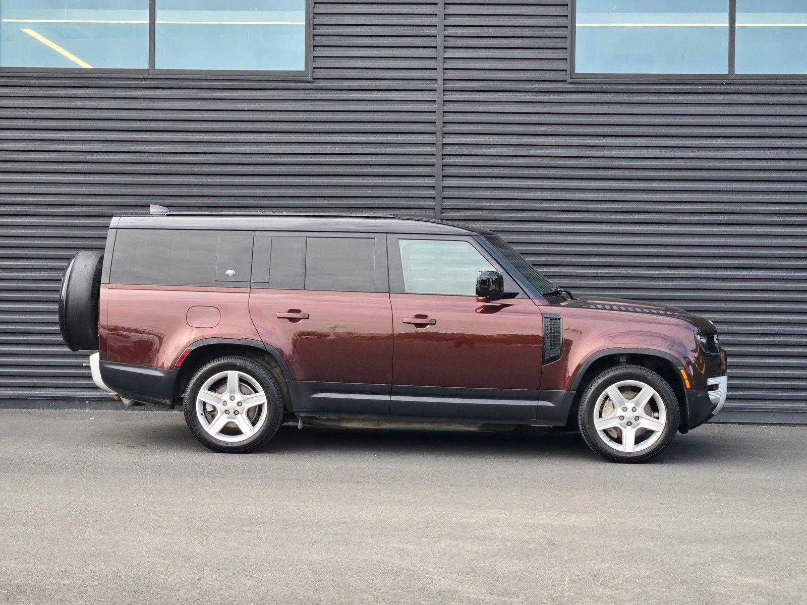 2023 Land Rover Defender 130 SE — foto completa 7 de 45