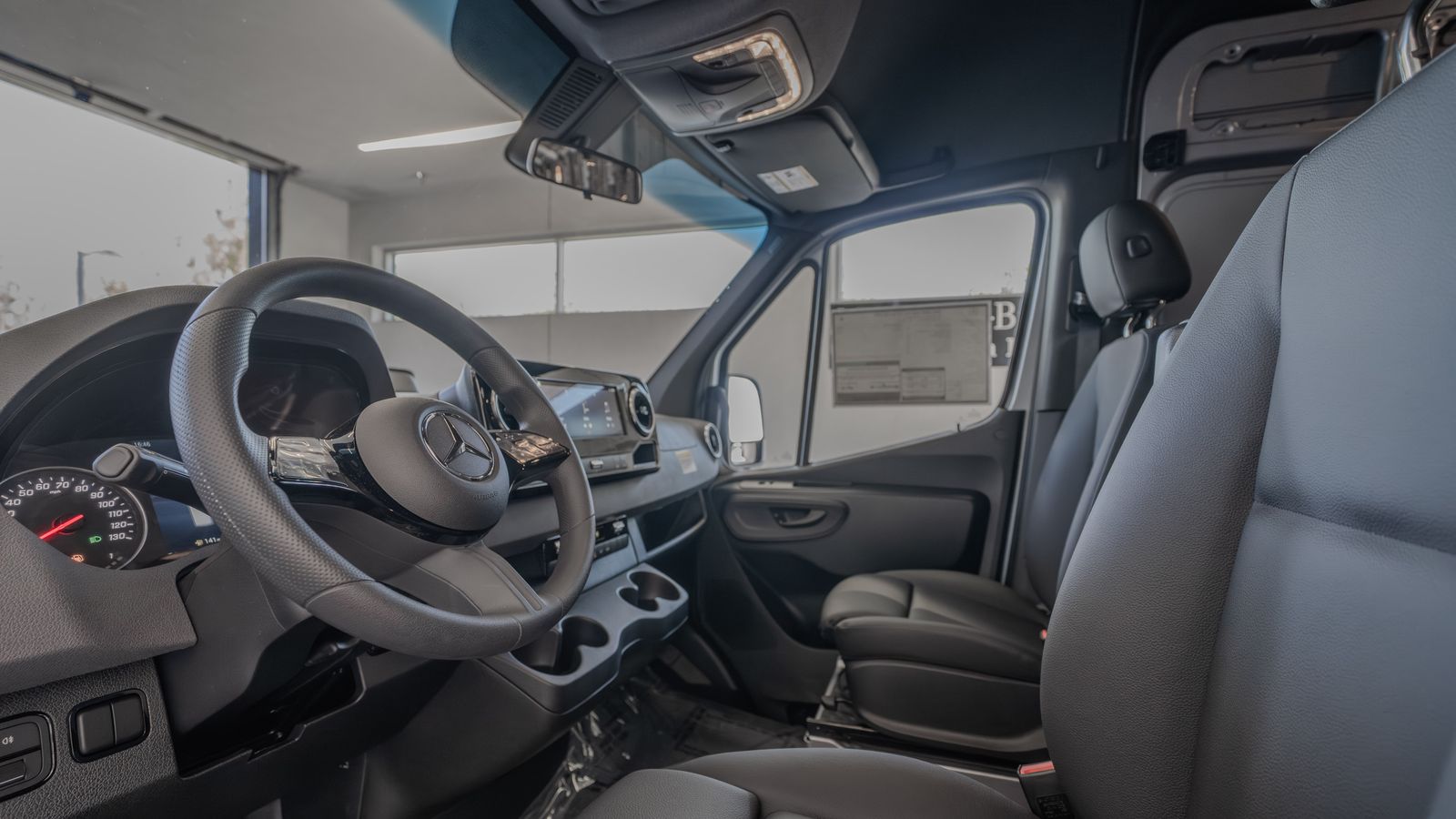 2025 Mercedes-Benz Sprinter 2500 Cargo 170 WB — foto completa 6 de 36