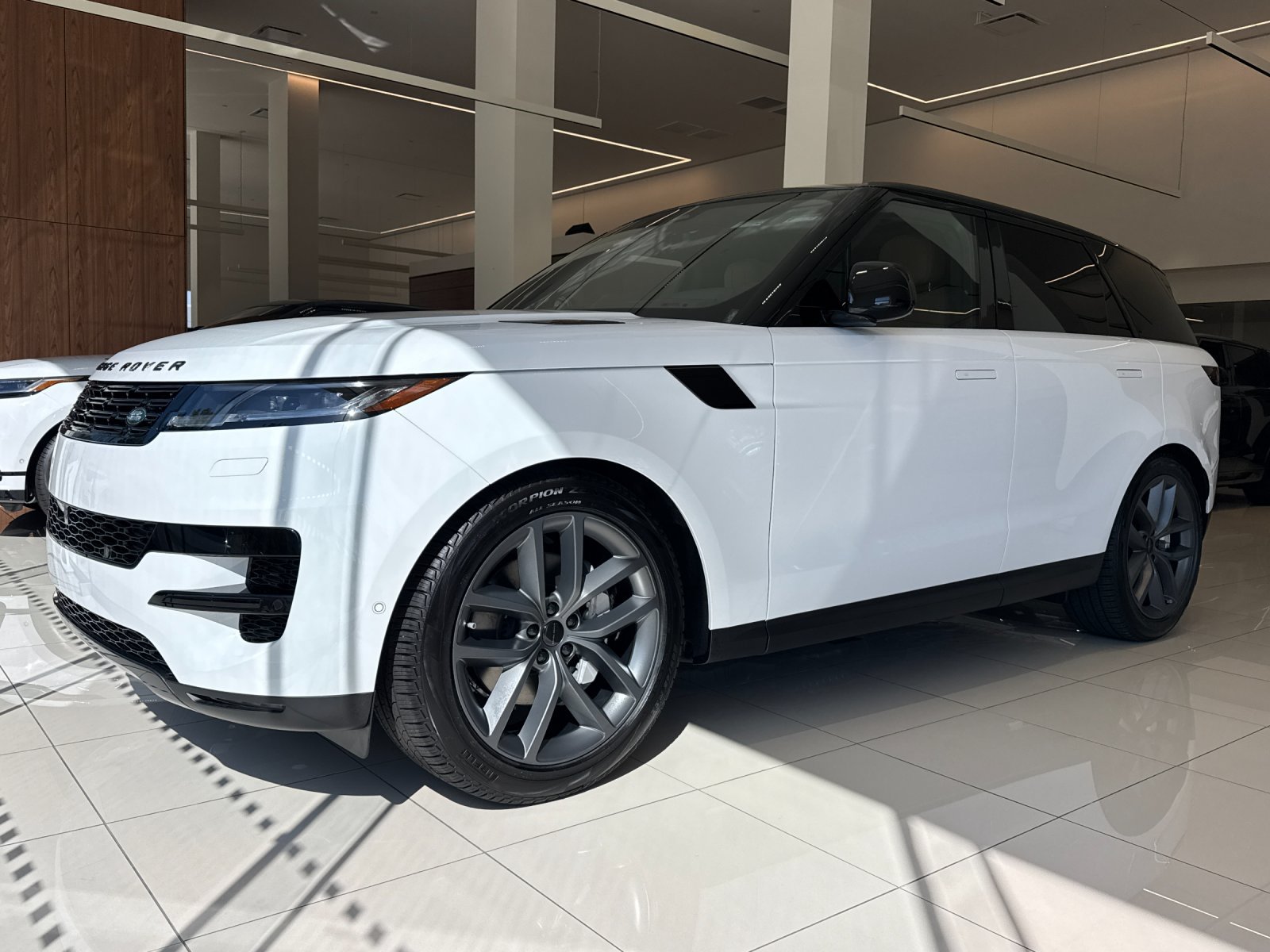 2026 Land Rover Range Rover Sport SE — photo 1 of 26
