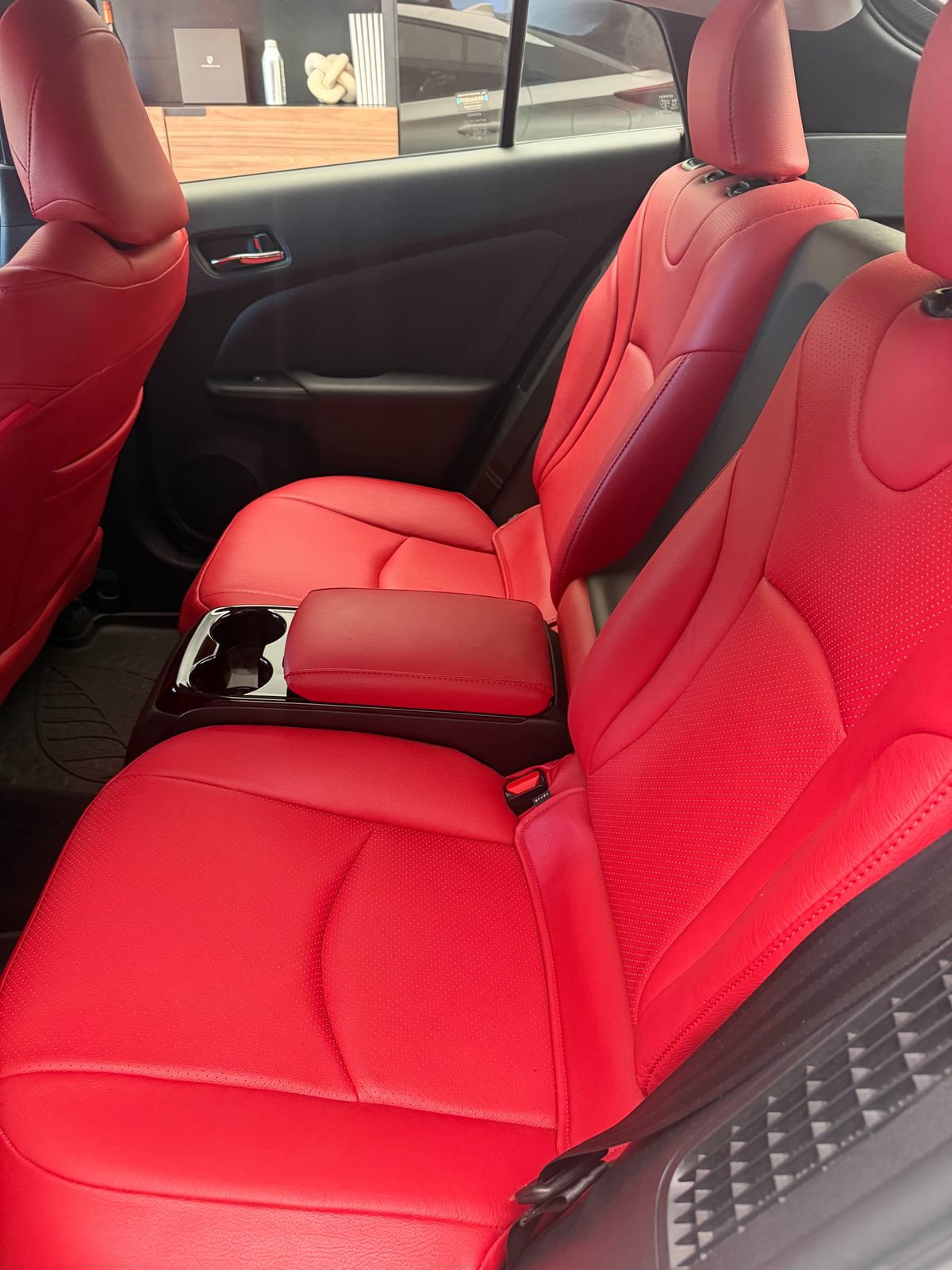 2017 Toyota Prius Prime Premium — full photo 8 of 8