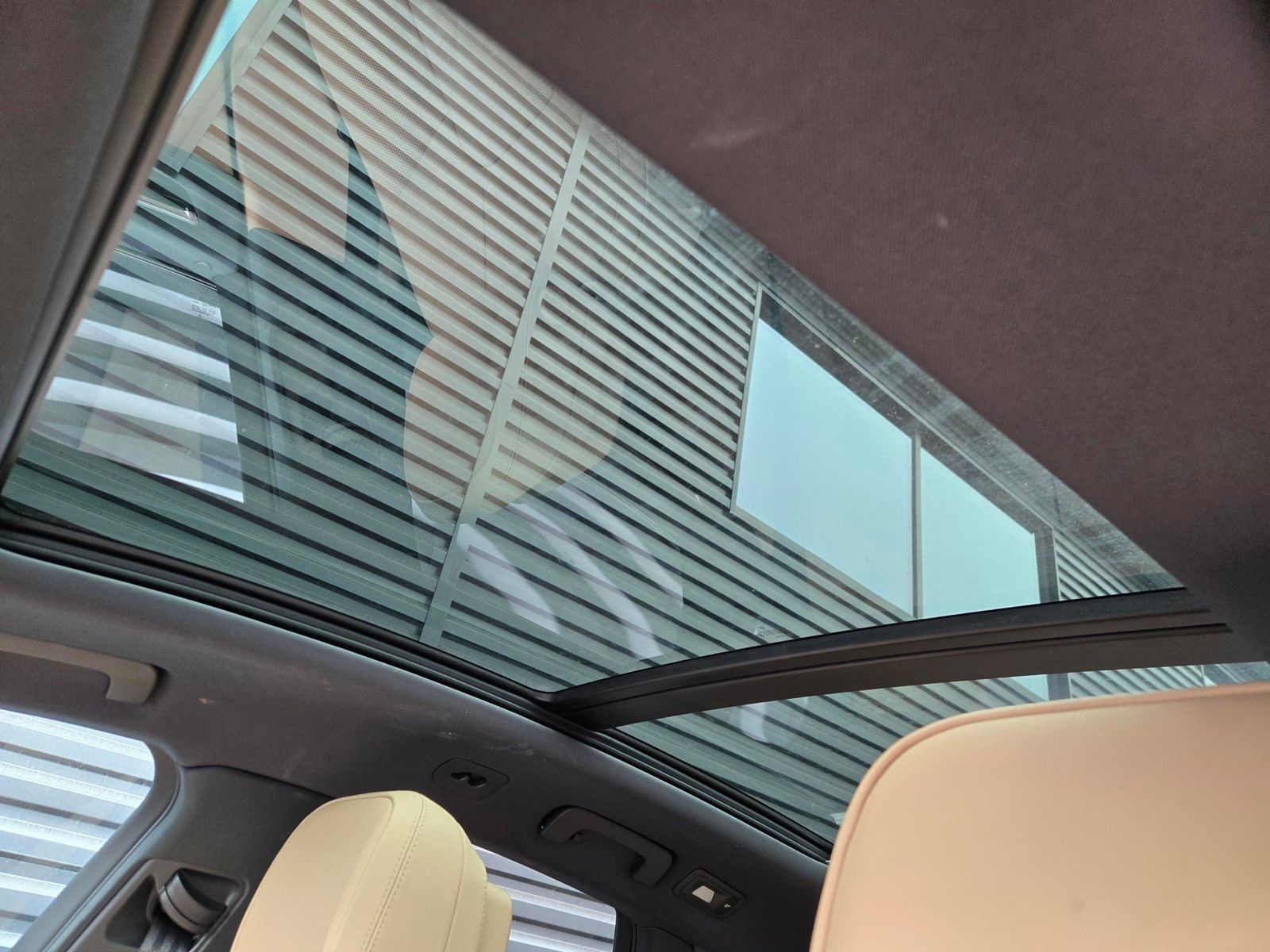 2024 Porsche Macan Base — foto completa 20 de 27