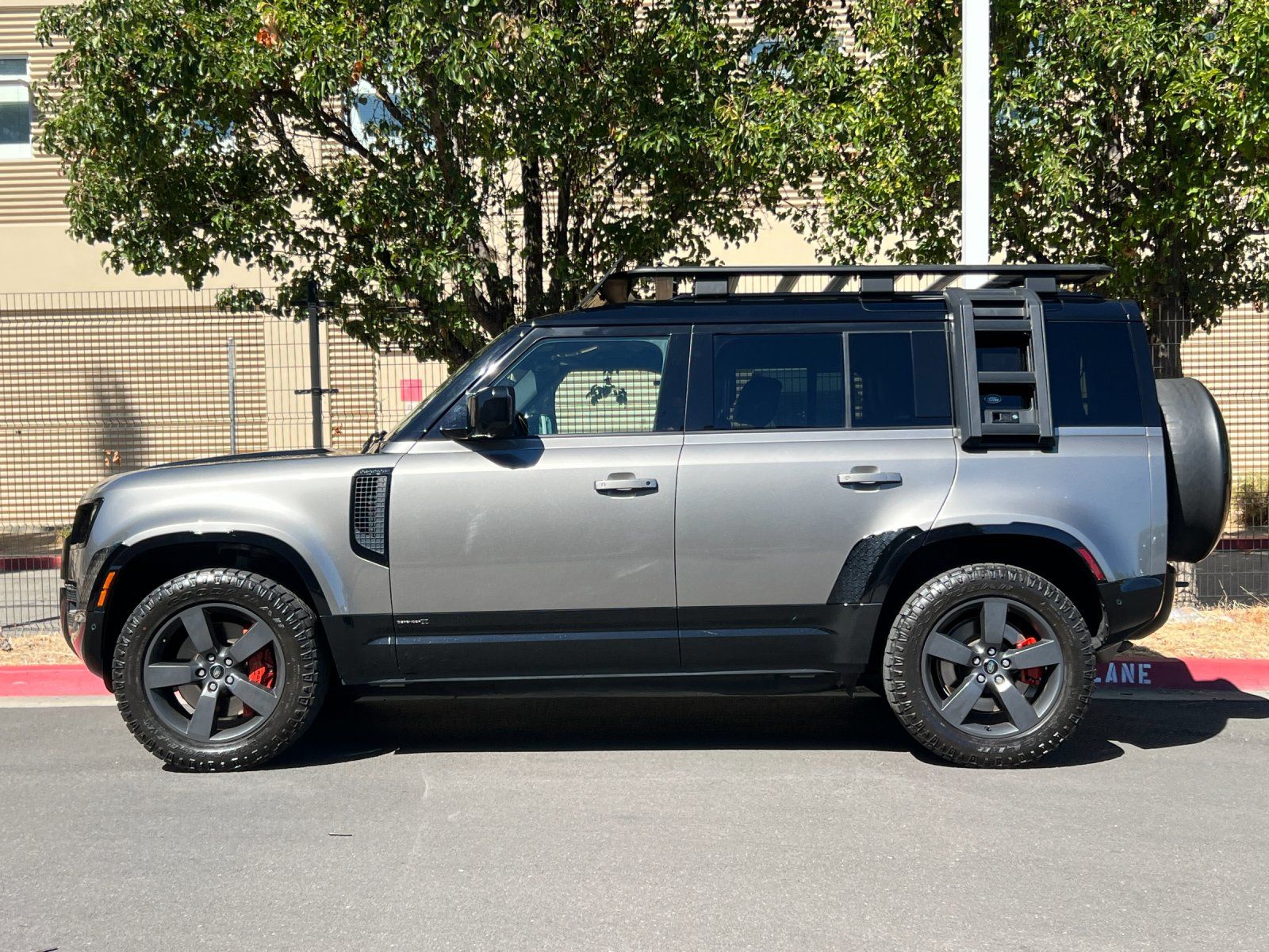 2024 Land Rover Defender 110 X — foto completa 2 de 29