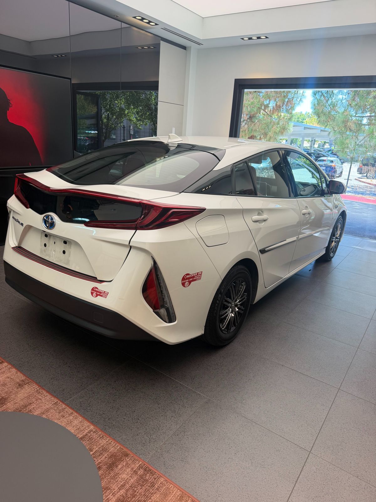 2017 Toyota Prius Prime Premium — full photo 5 of 8