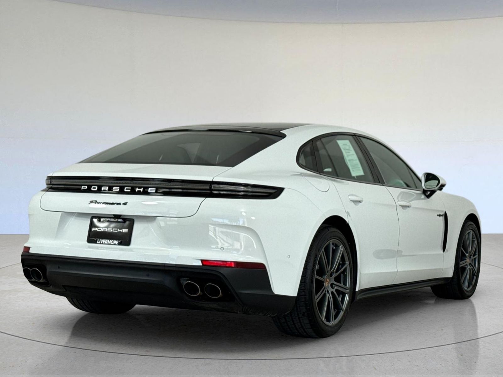 2026 Porsche Panamera E-Hybrid 4 — full photo 9 of 30