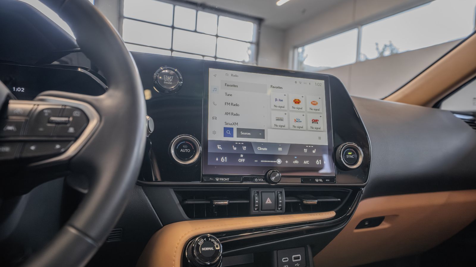 2025 Lexus NX 250 Premium — foto completa 31 de 33