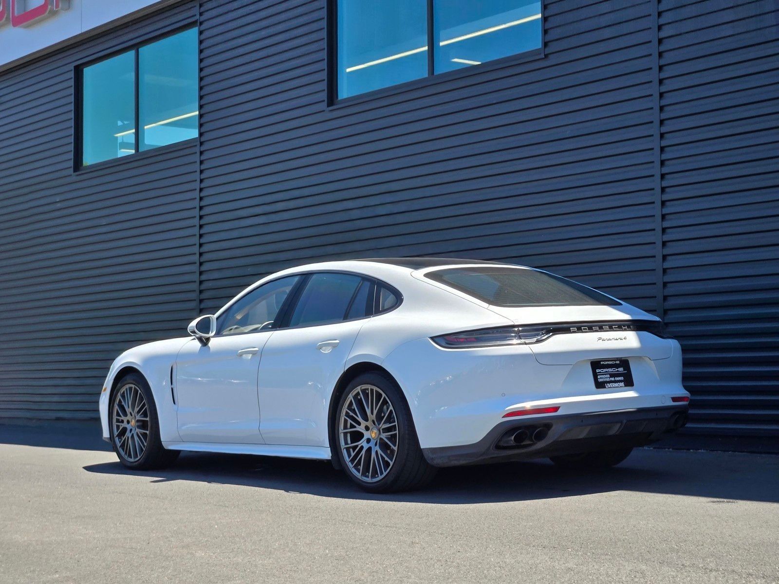 2023 Porsche Panamera 4 Platinum Edition — foto completa 3 de 27