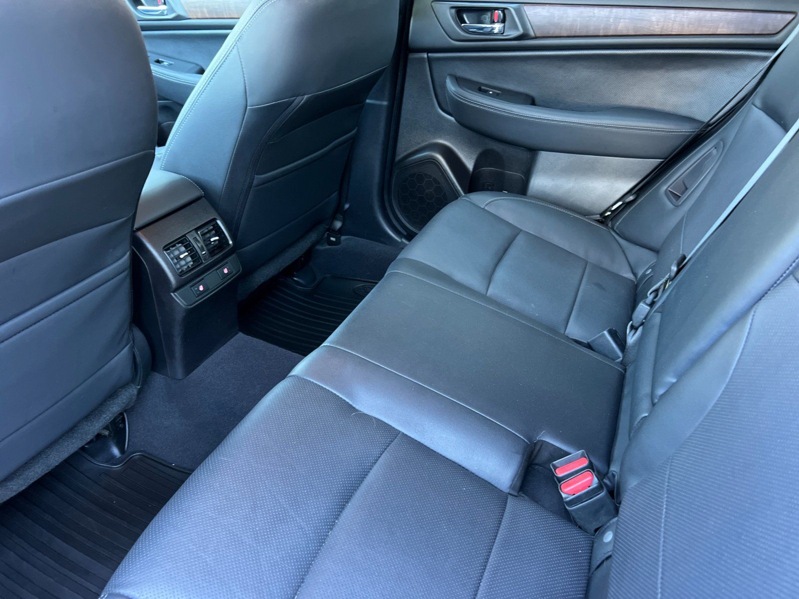 2016 Subaru Outback 2.5i — full photo 11 of 28