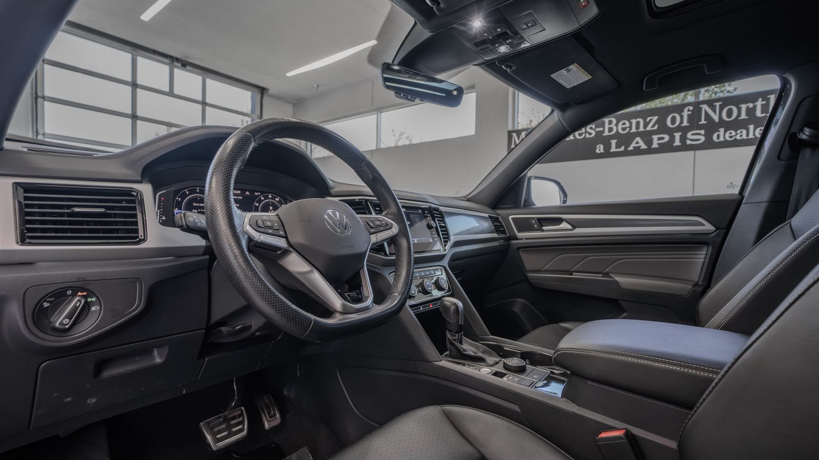 2022 Volkswagen Atlas Cross Sport 3.6L V6 SEL R-Line — foto completa 6 de 34