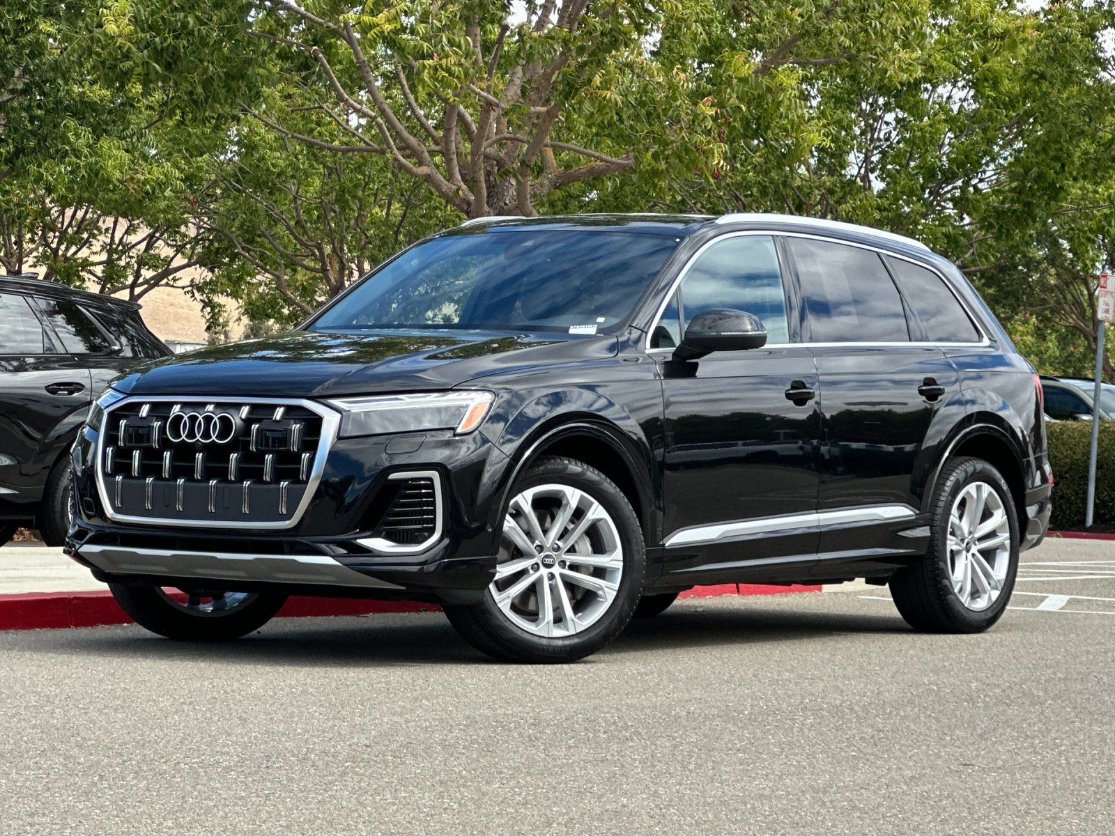 2025 Audi Q7 55 Premium Plus — full photo 1 of 30