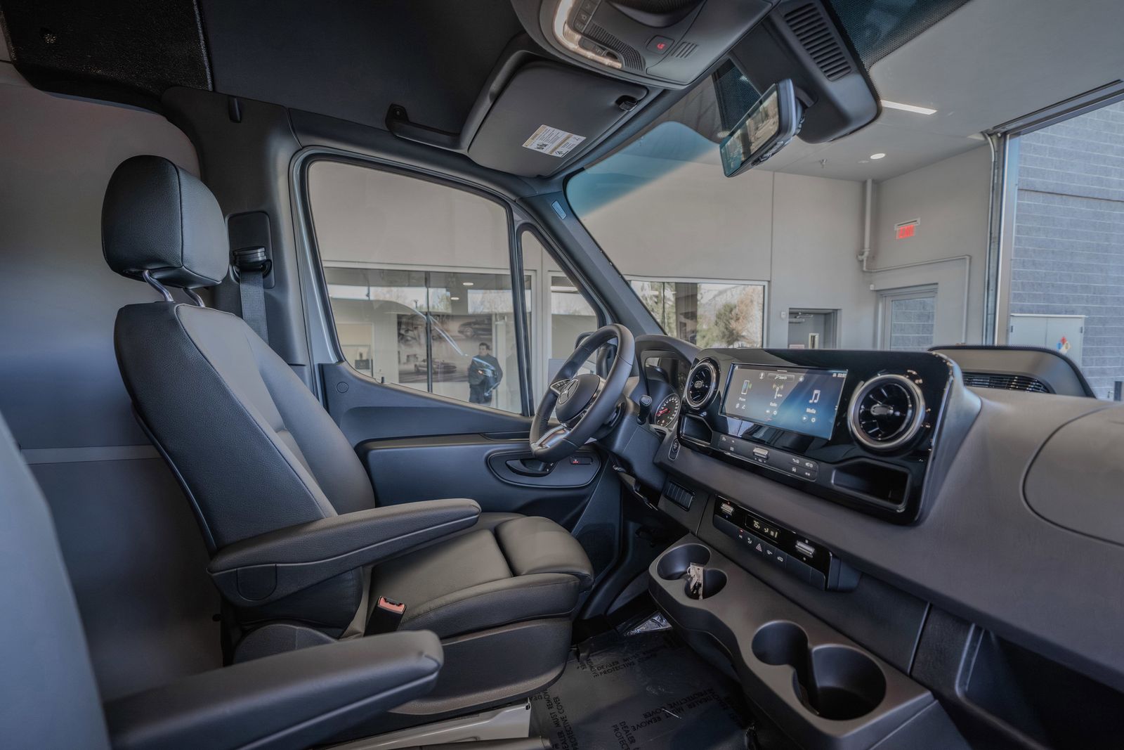 2025 Mercedes-Benz Sprinter 2500 Cargo 144 WB — foto completa 21 de 34