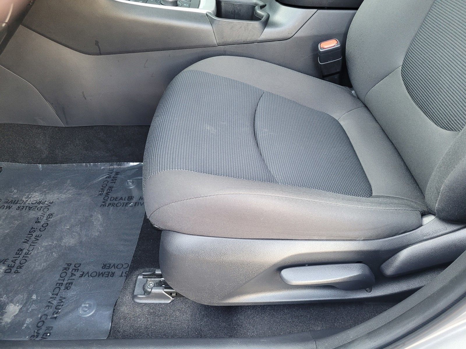 2023 Toyota RAV4 Hybrid LE — foto completa 23 de 45