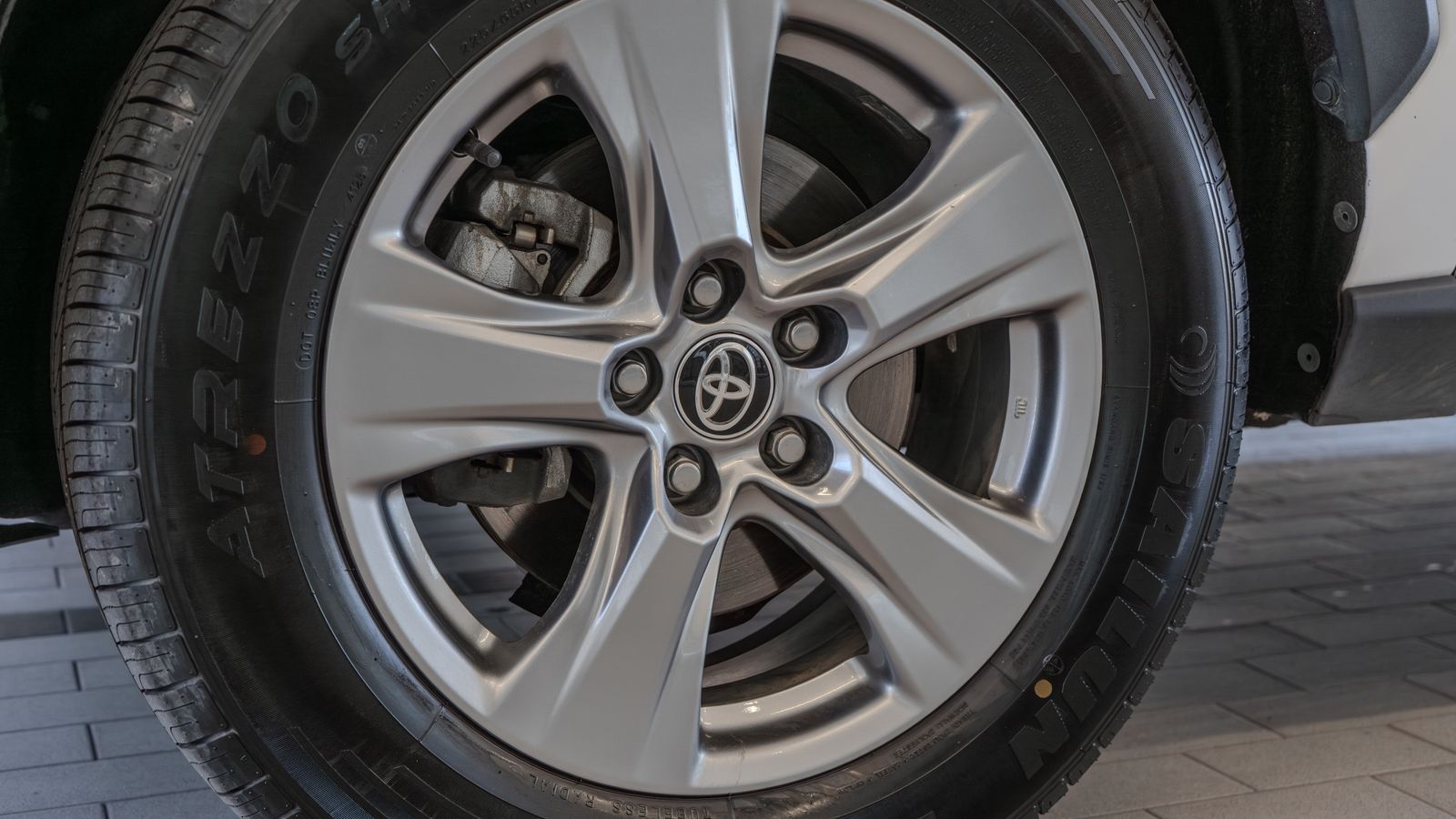 2024 Toyota RAV4 XLE — foto completa 31 de 34