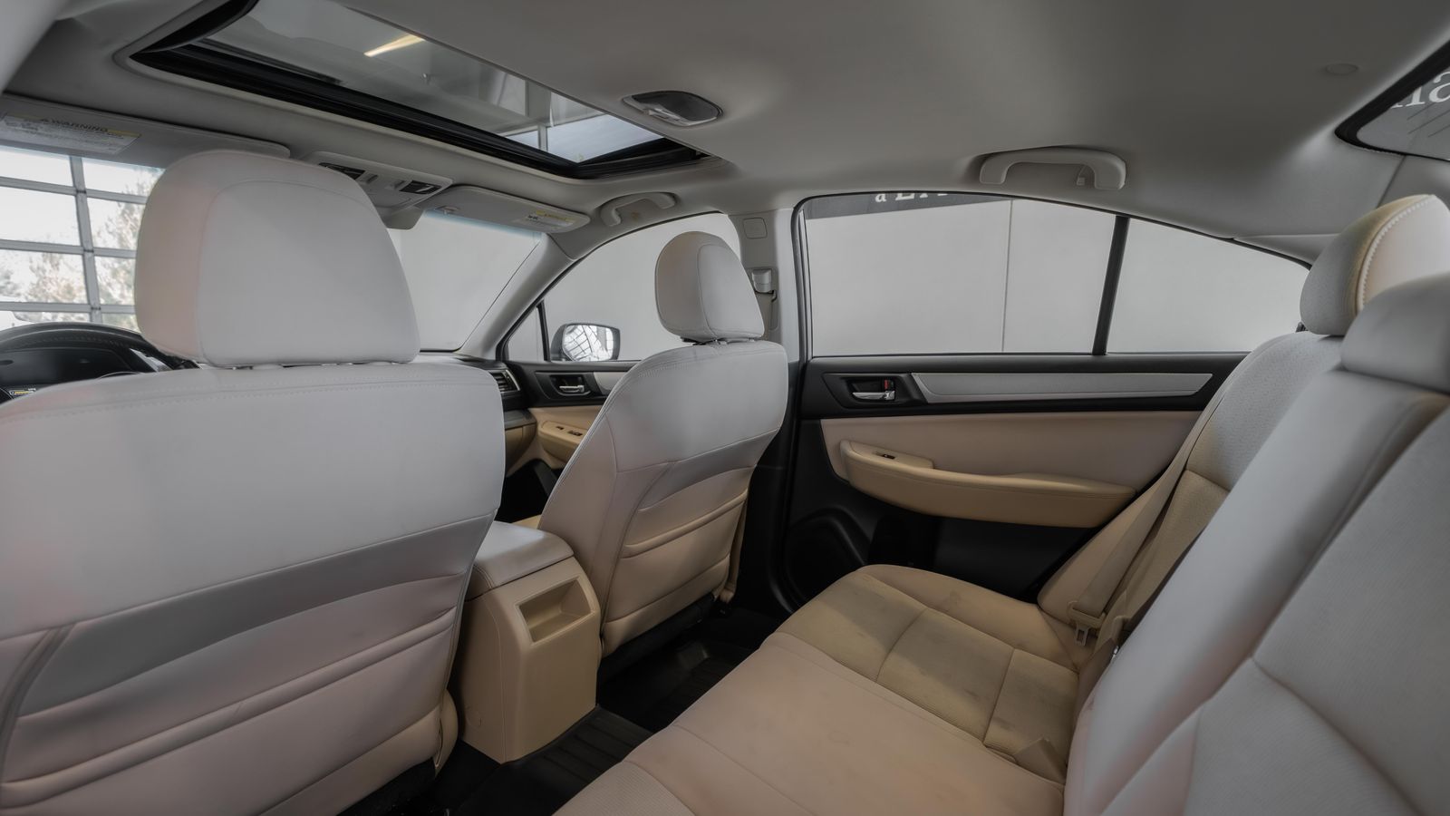 2015 Subaru Legacy 2.5i — foto completa 26 de 34