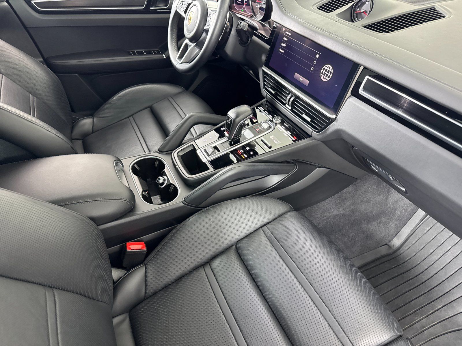 2023 Porsche Cayenne GTS — full photo 17 of 30