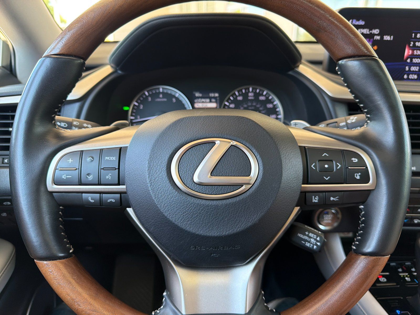 2021 Lexus RX 350L — full photo 23 of 28