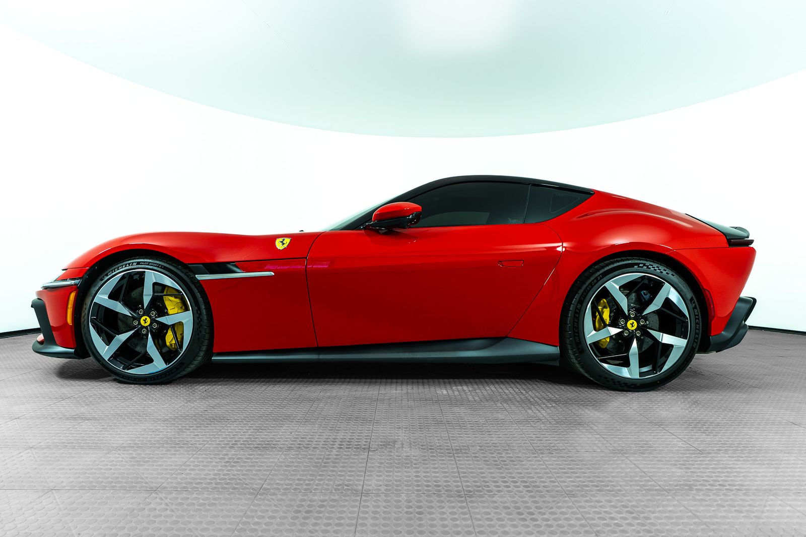 2025 Ferrari 12Cilindri — full photo 3 of 51