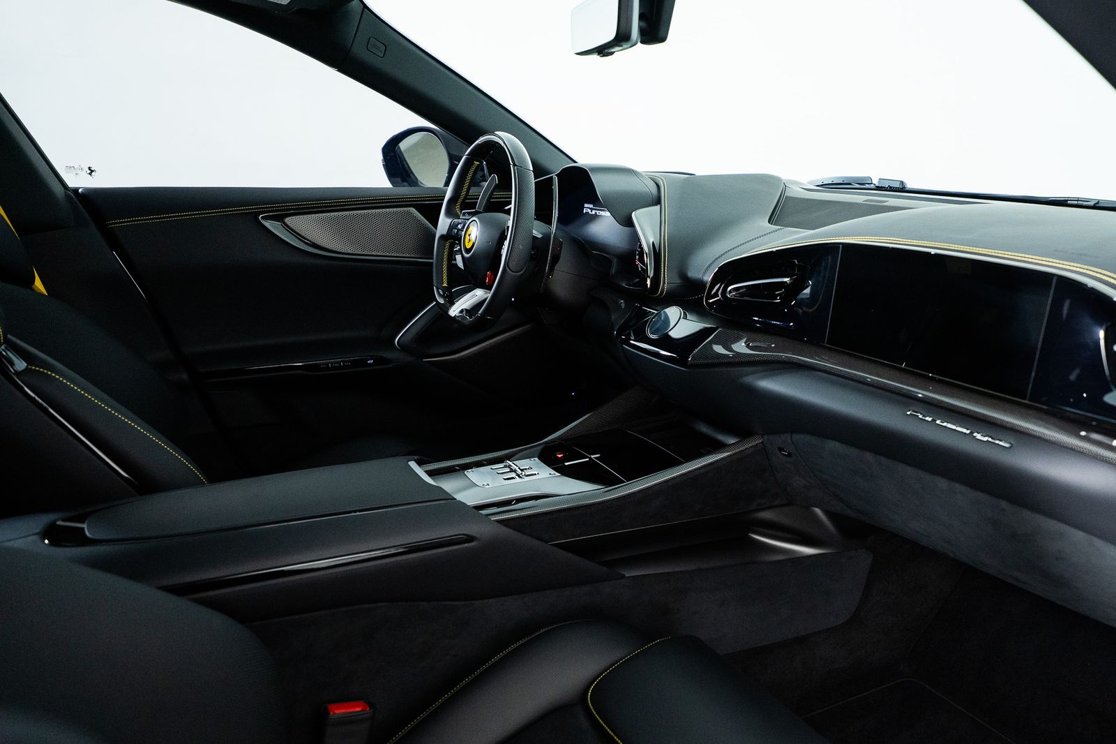 2025 Ferrari Purosangue — foto completa 47 de 66