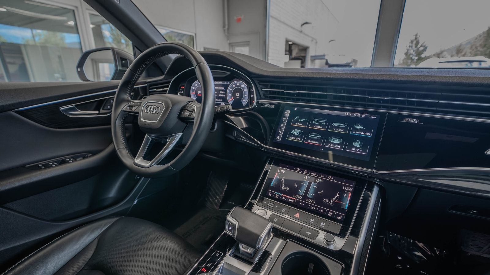 2020 Audi Q8 55 Premium Plus — foto completa 19 de 34