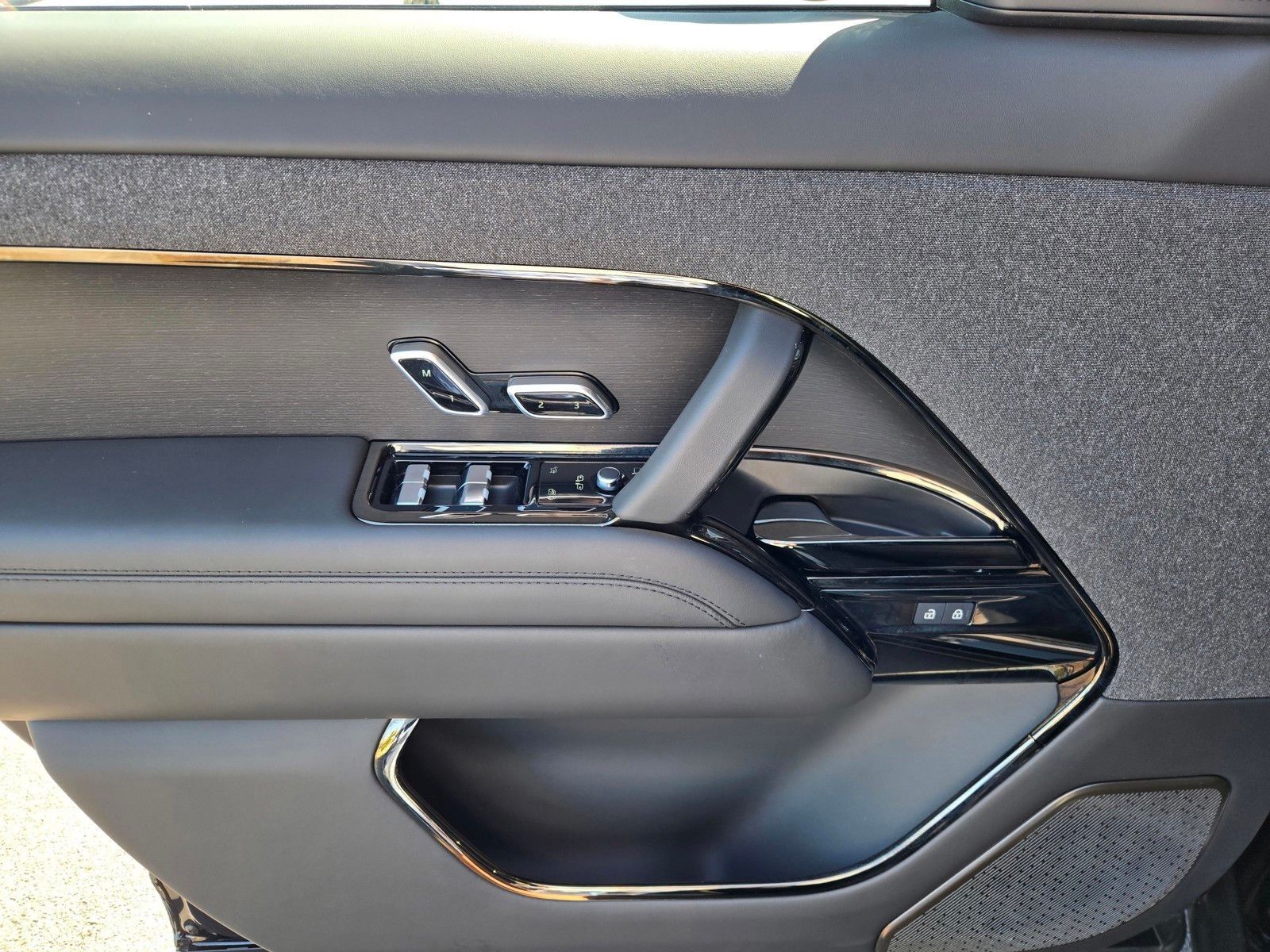 2025 Land Rover Range Rover Sport Autobiography — full photo 17 of 45