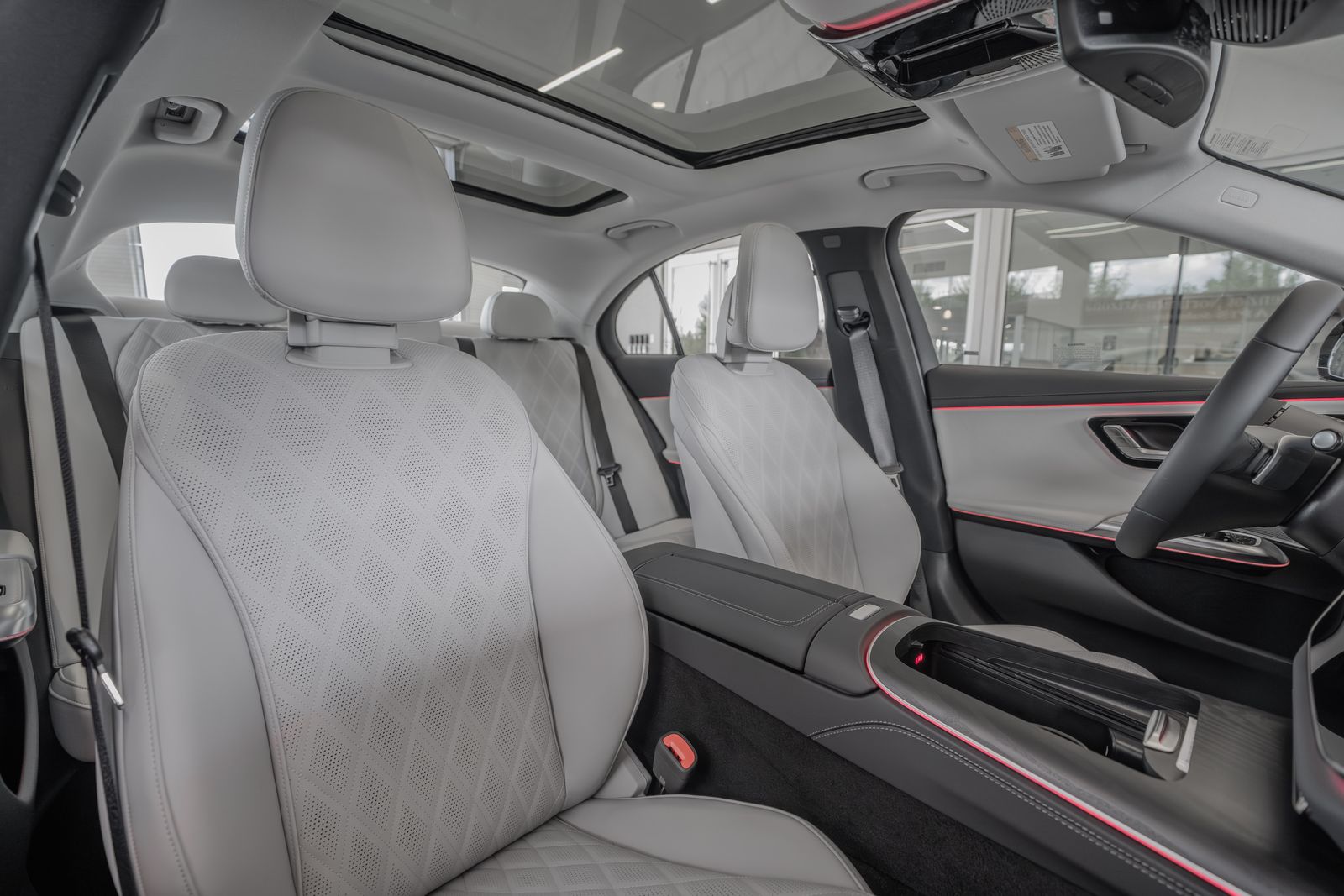2026 Mercedes-Benz E-Class E 350 — foto completa 32 de 36
