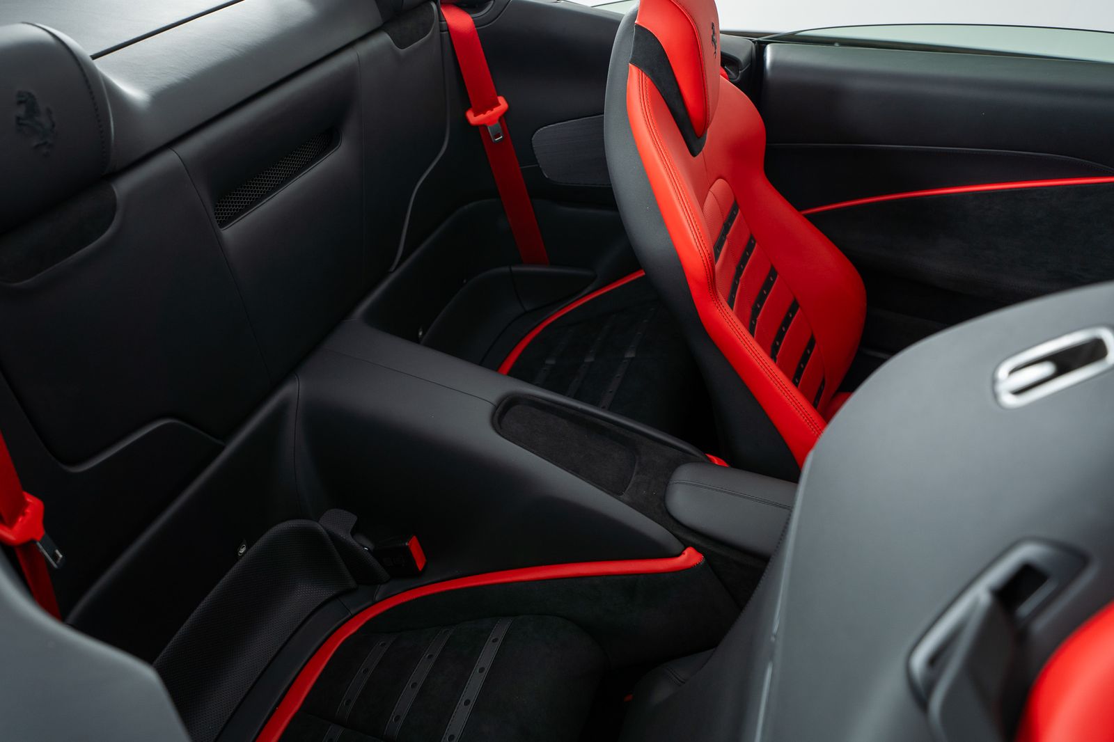 2025 Ferrari Roma Spider — foto completa 26 de 41