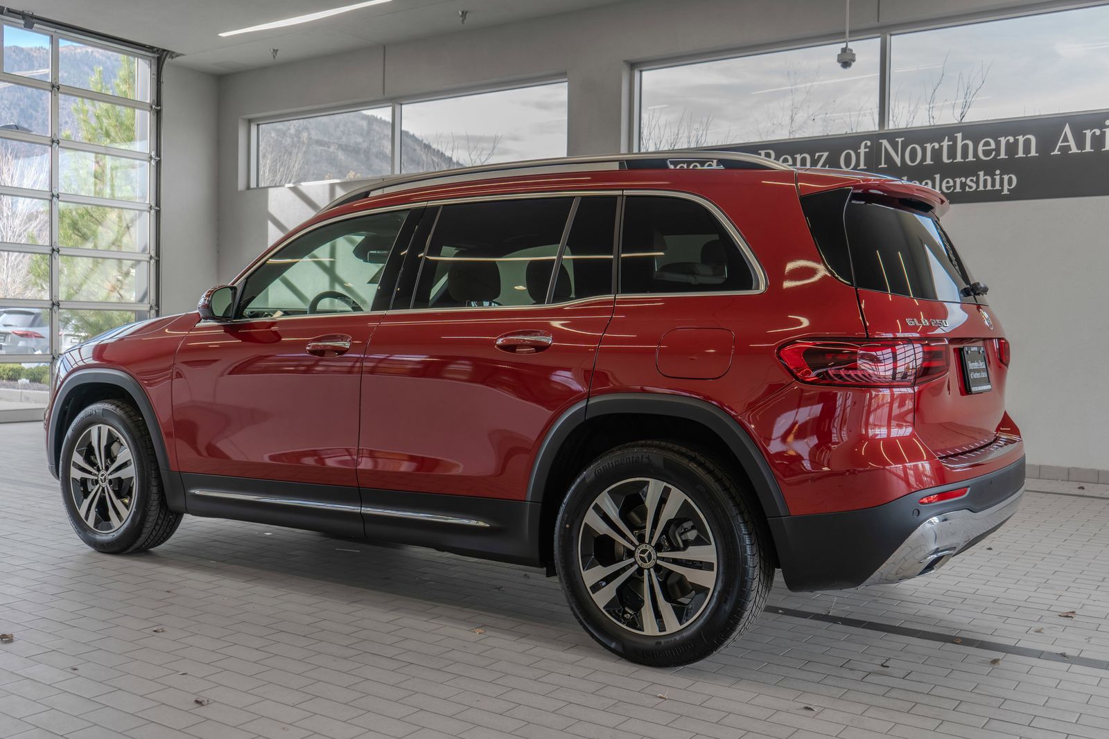 2026 Mercedes-Benz GLB GLB 250 — full photo 13 of 36