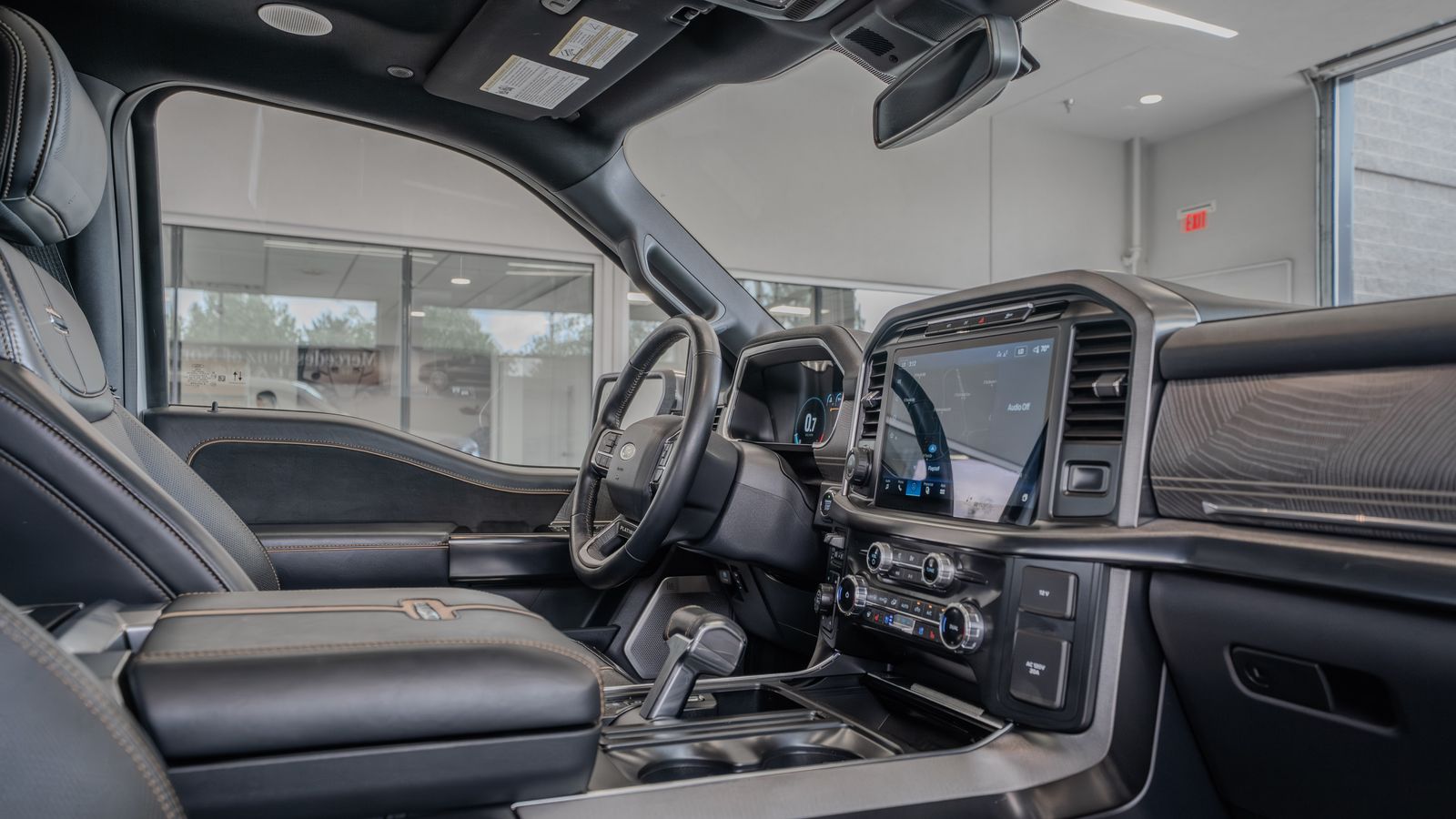 2022 Ford F-150 Platinum — full photo 18 of 33