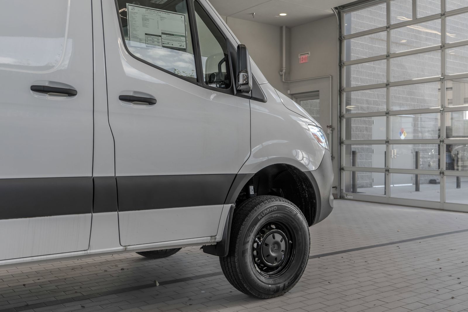 2025 Mercedes-Benz Sprinter 2500 Cargo 144 WB — foto completa 32 de 37