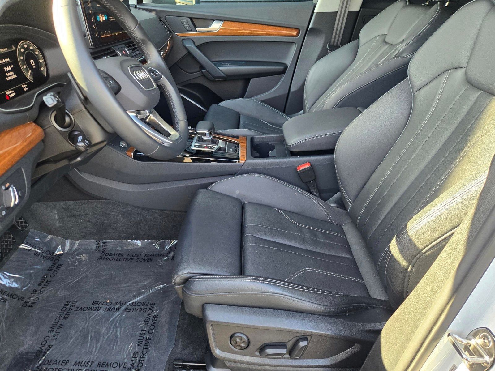 2024 Audi Q5 e 55 Premium — foto completa 25 de 45