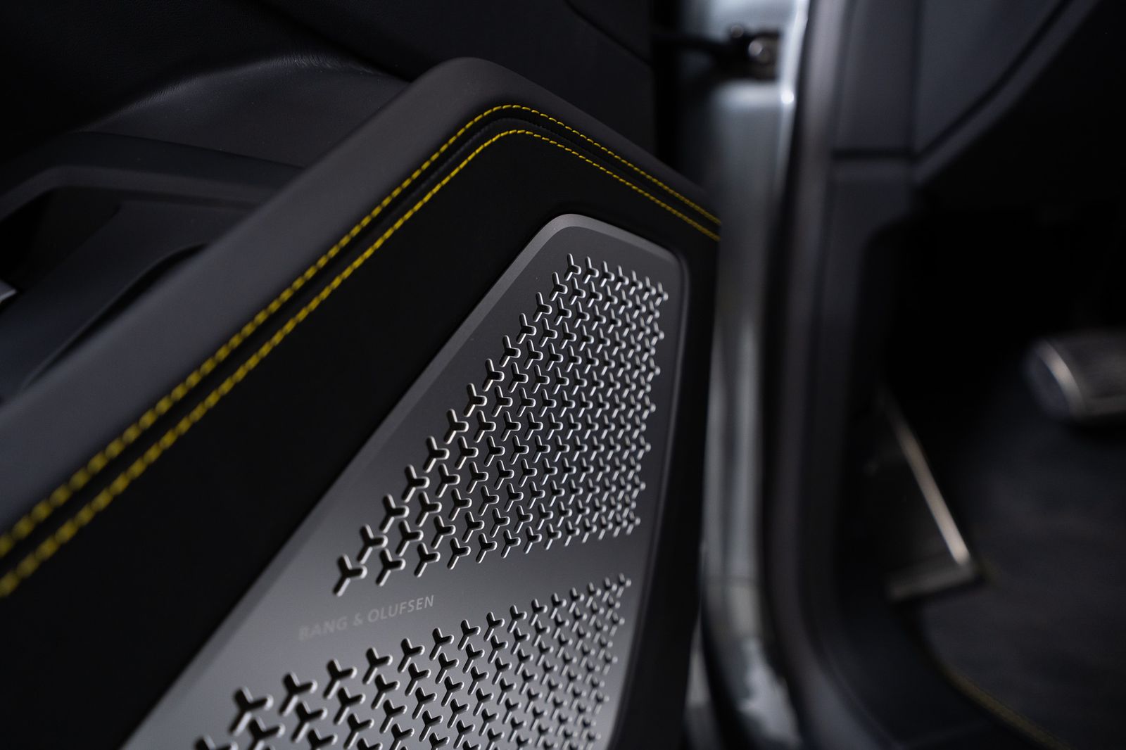 2020 Lamborghini Urus — foto completa 18 de 53