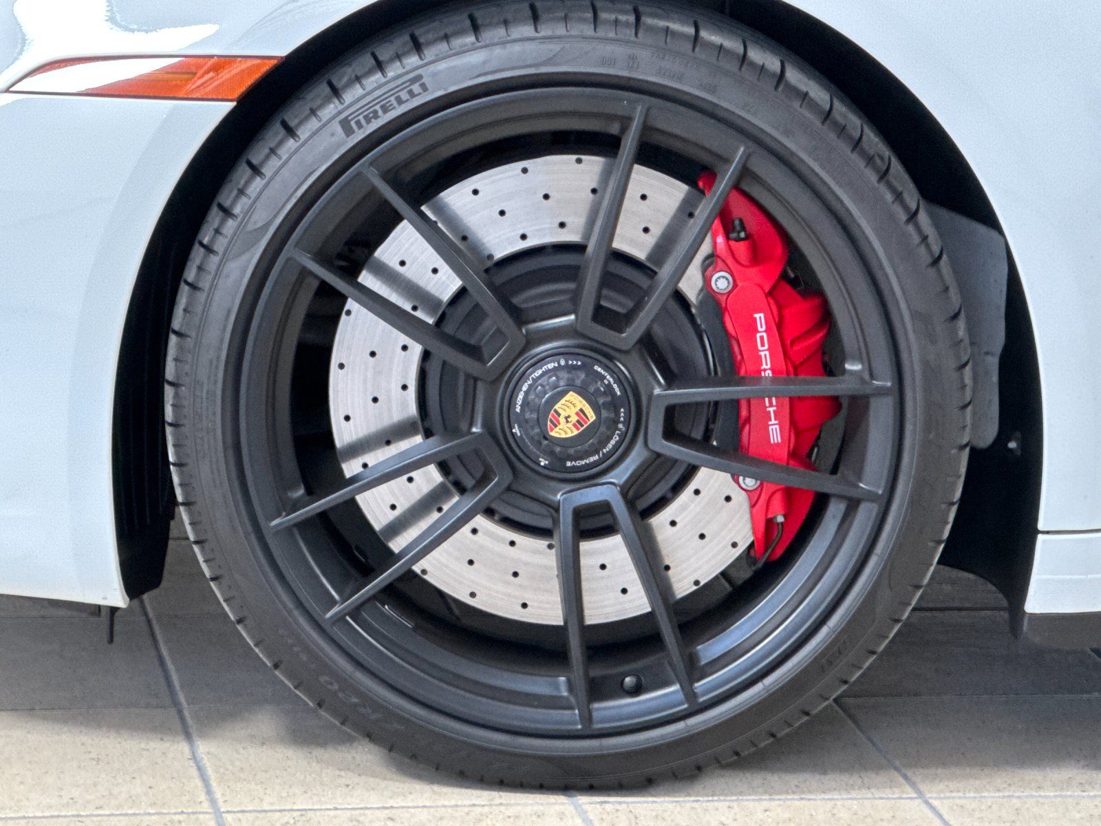 2023 Porsche 911 Targa 4 GTS — full photo 26 of 29