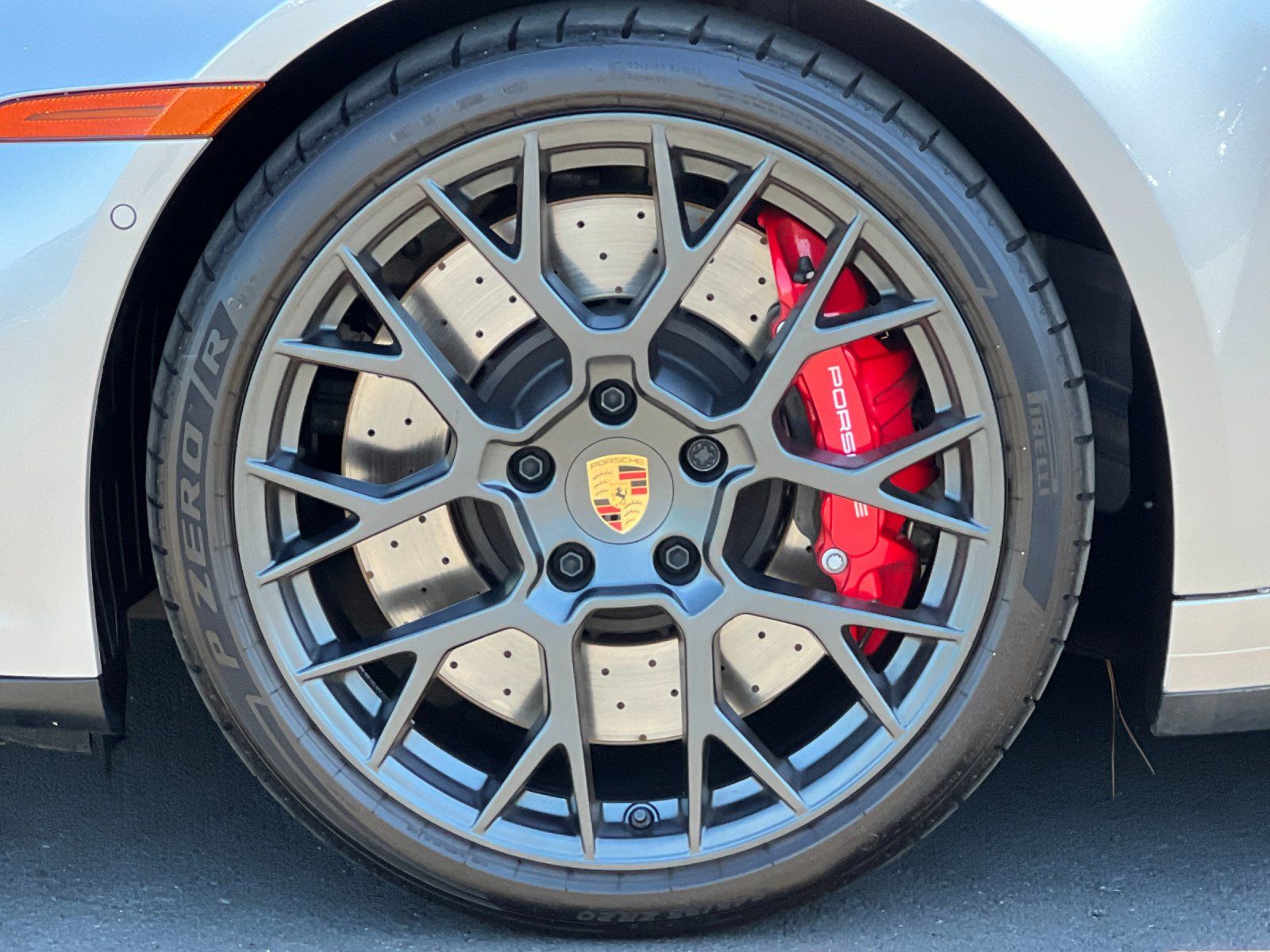 2025 Porsche 911 Carrera 4 GTS — foto completa 27 de 30