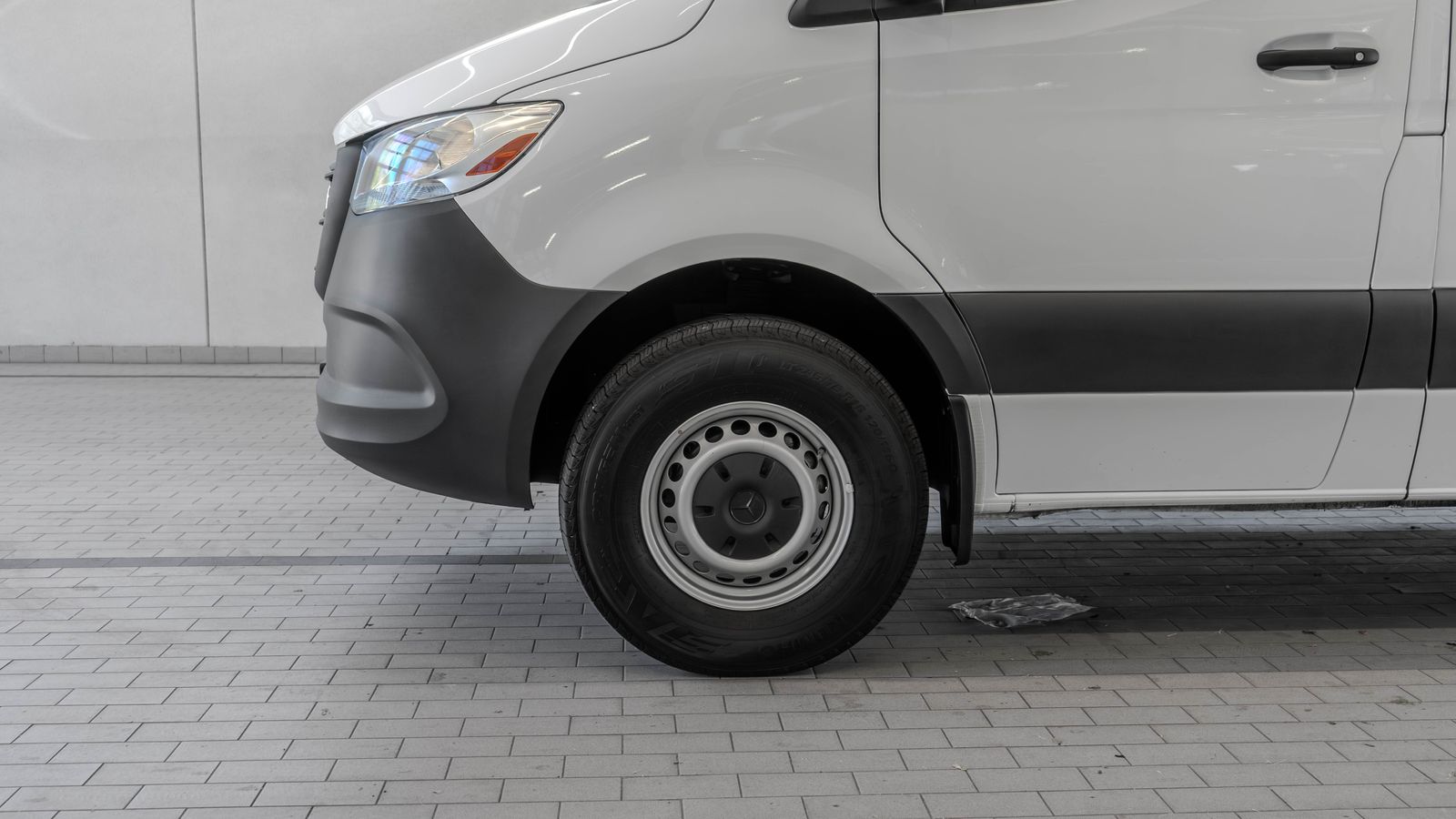 2025 Mercedes-Benz Sprinter 2500 Passenger 170 WB — foto completa 4 de 35