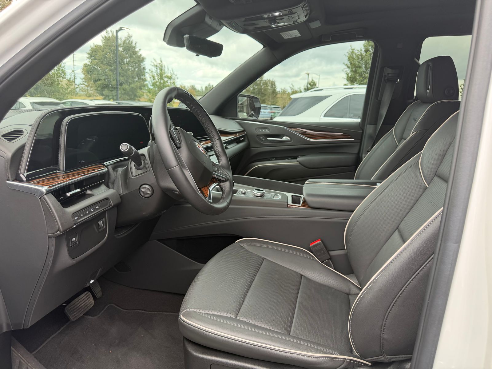2024 Cadillac Escalade Premium Luxury — foto completa 5 de 7