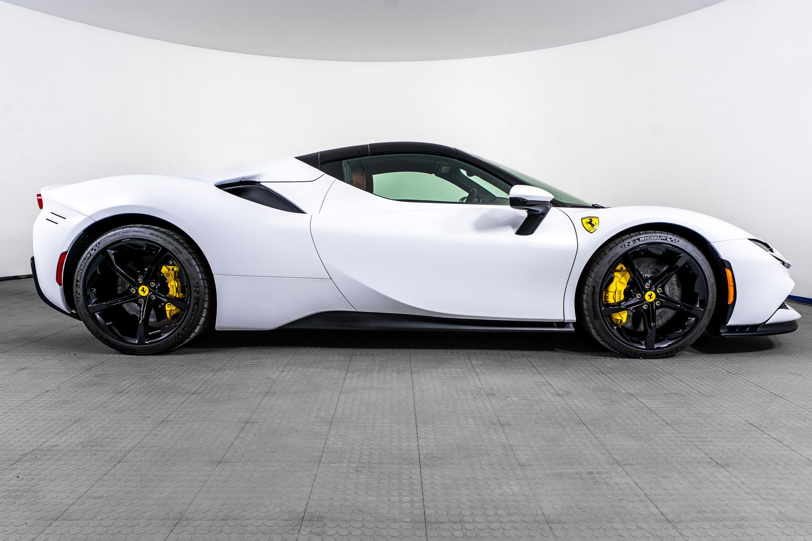 2024 Ferrari SF90 Spider — full photo 21 of 51