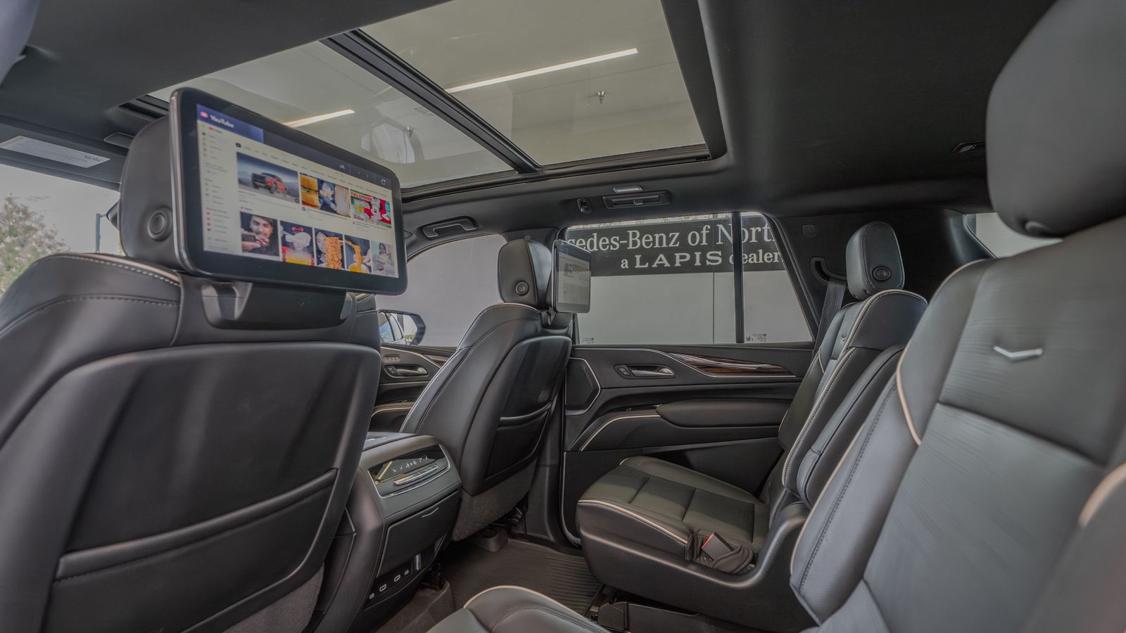 2023 Cadillac Escalade Premium Luxury — foto completa 26 de 35