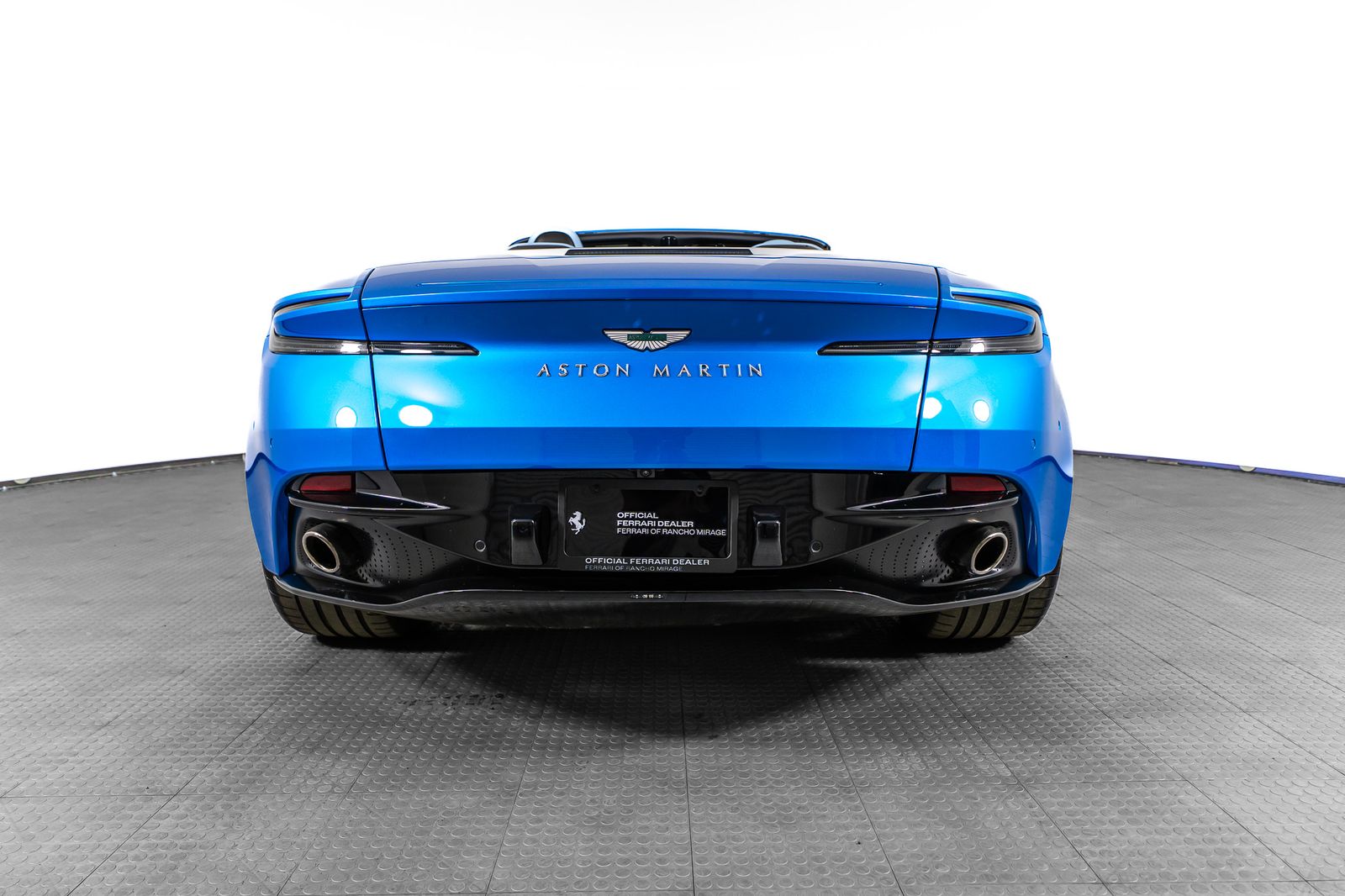 2024 Aston Martin DB12 Volante — foto completa 53 de 55