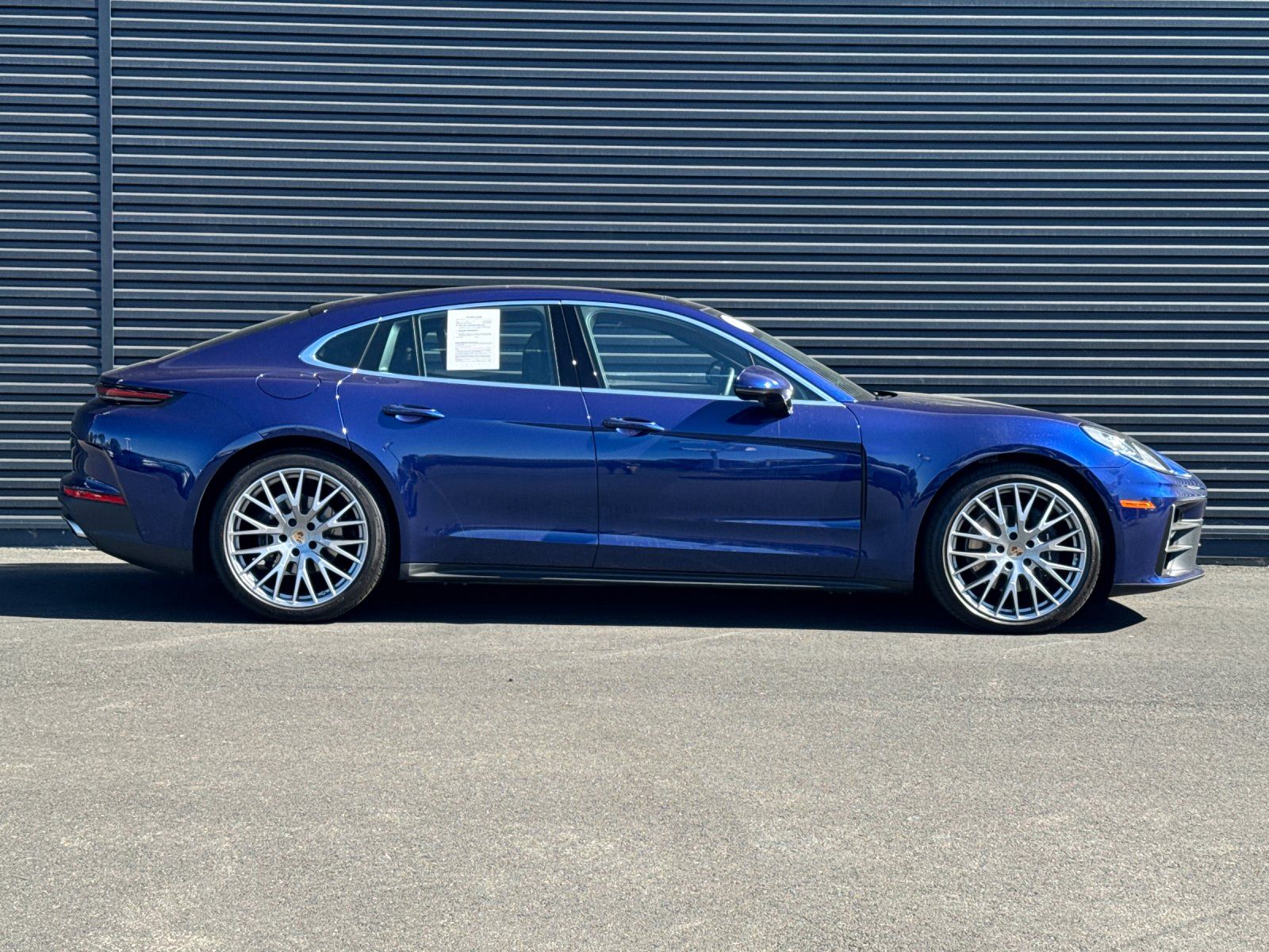 2025 Porsche Panamera 4 — foto completa 9 de 28