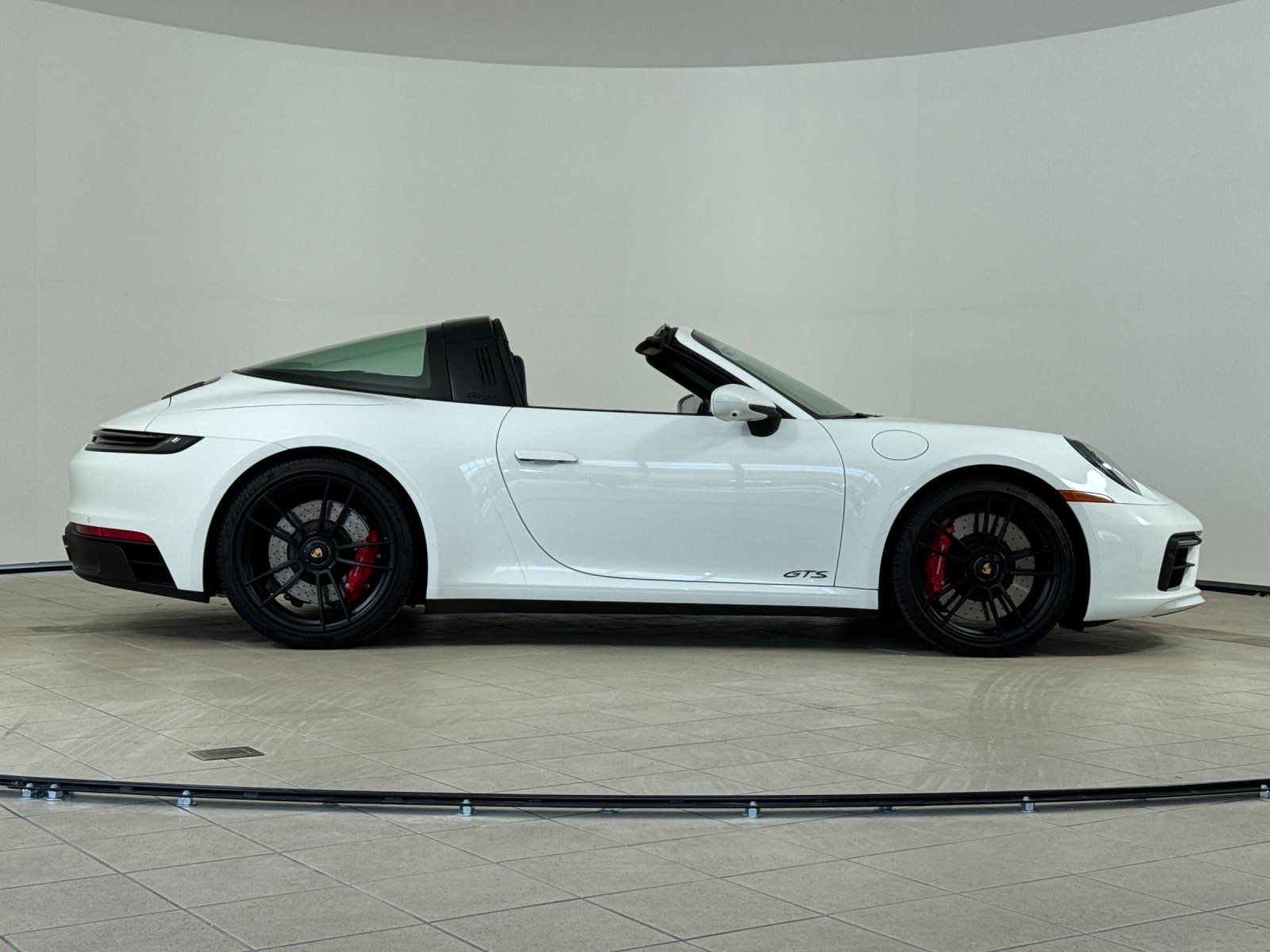 2023 Porsche 911 Targa 4 GTS — full photo 9 of 29