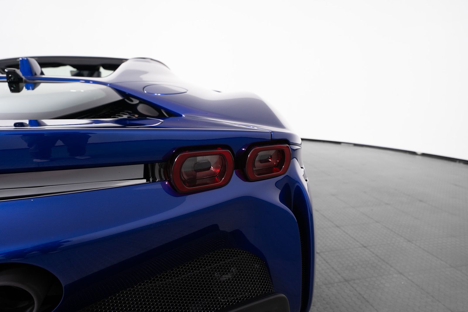 2025 Ferrari SF90 Spider — full photo 28 of 67