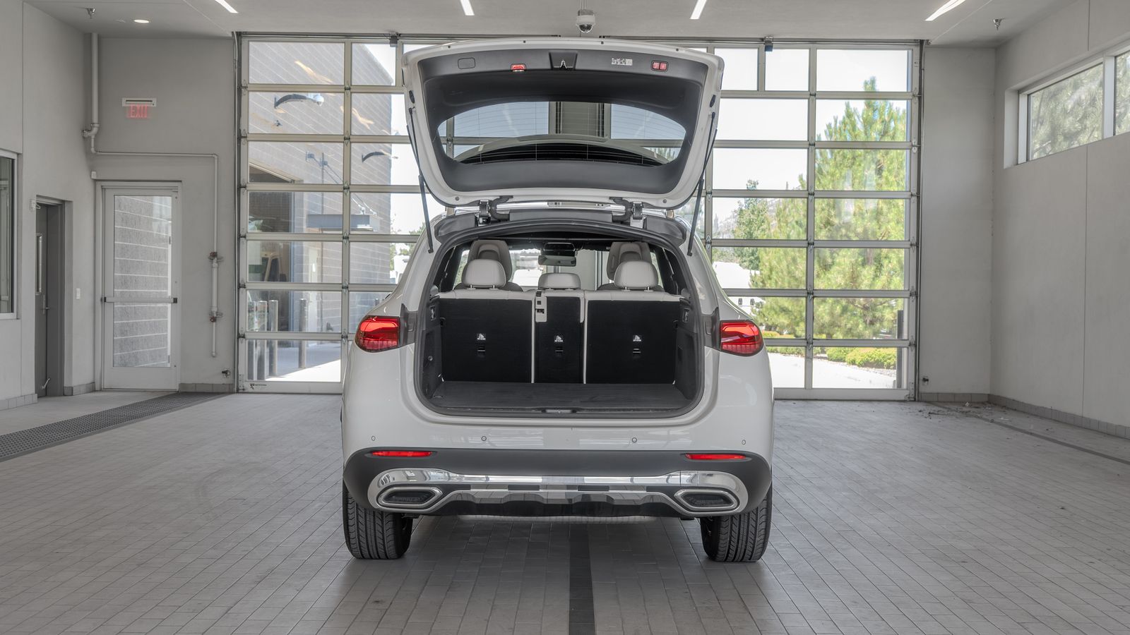 2024 Mercedes-Benz GLC GLC 300 — full photo 16 of 33