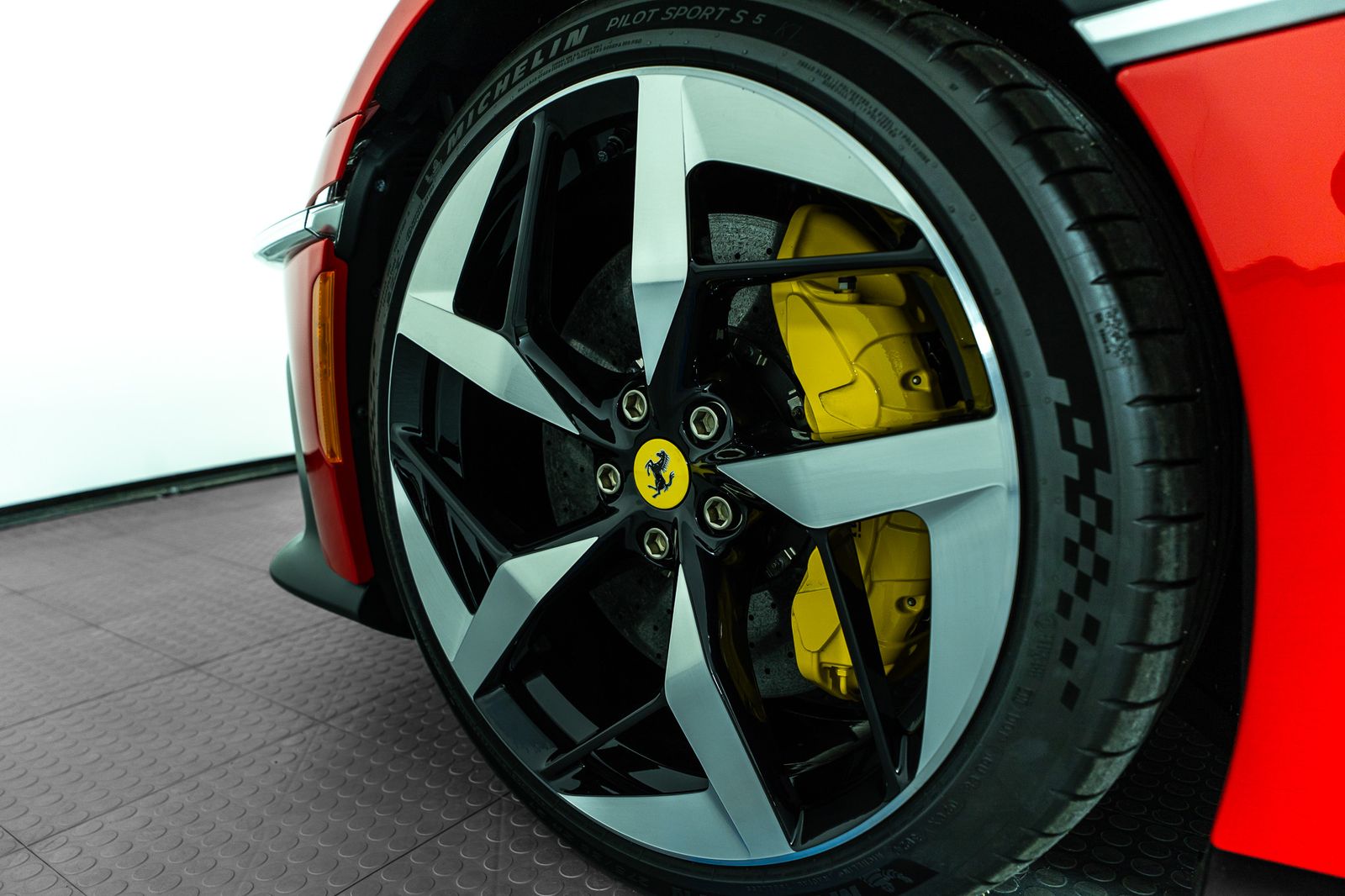 2025 Ferrari 12Cilindri — full photo 16 of 51