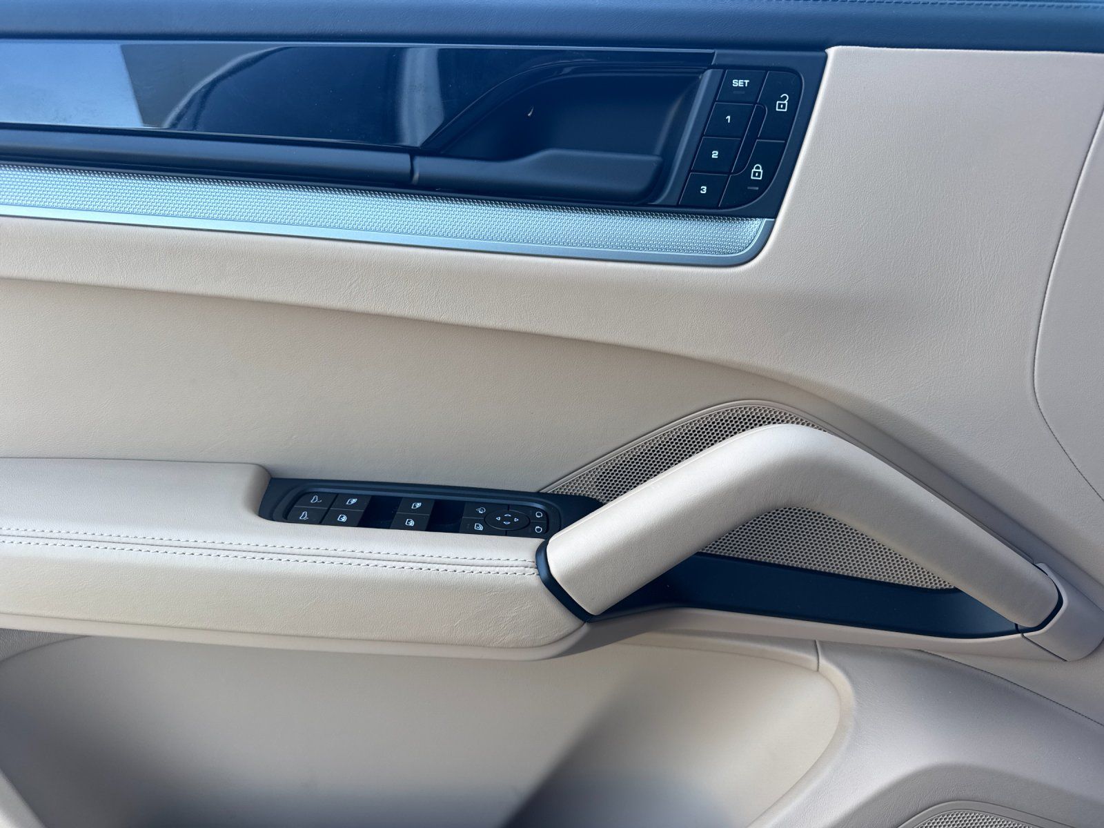 2026 Porsche Cayenne Coupe Base — foto completa 12 de 29